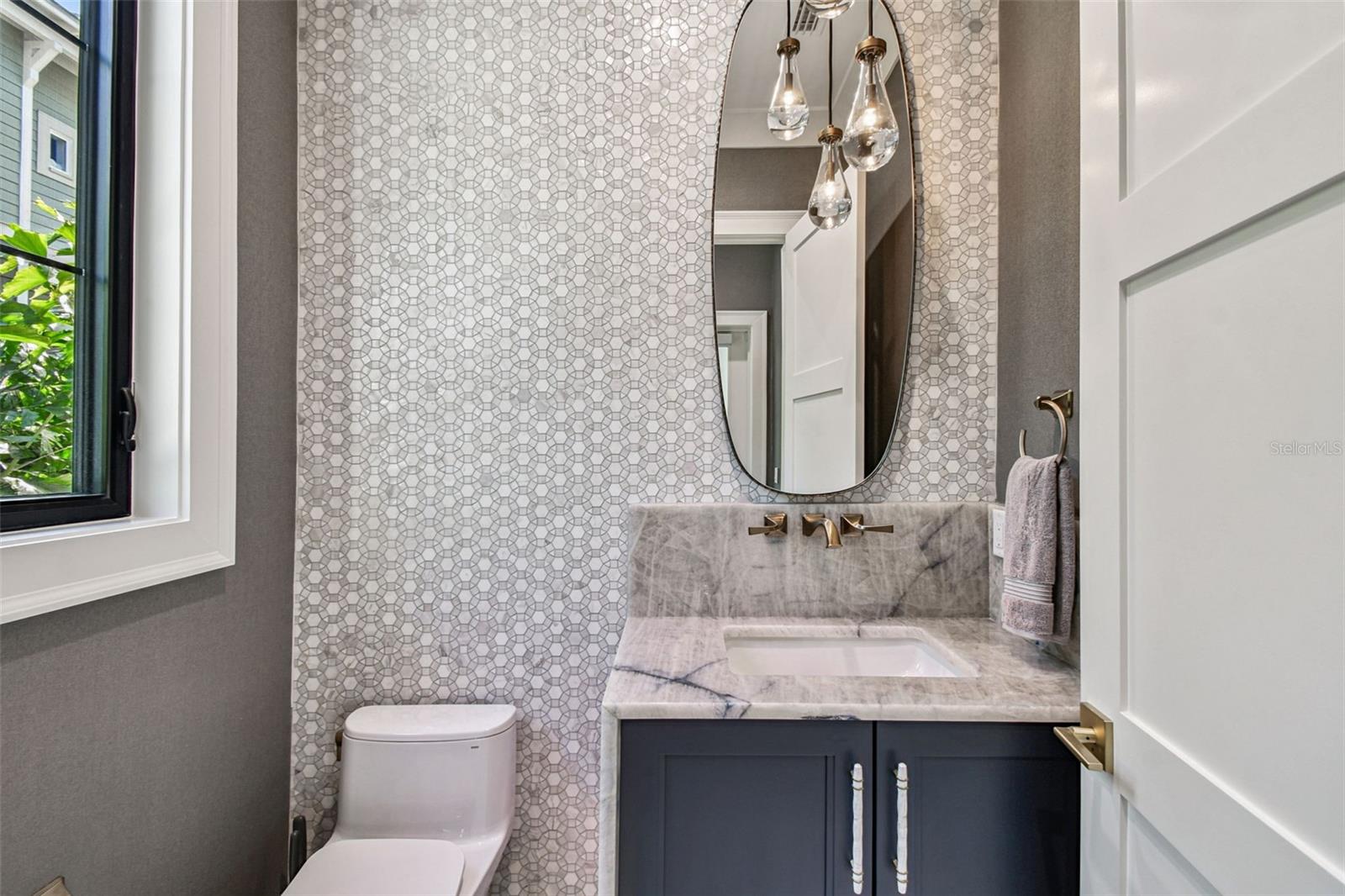 Listing photo id 25 for 2915 Harbor View Avenue