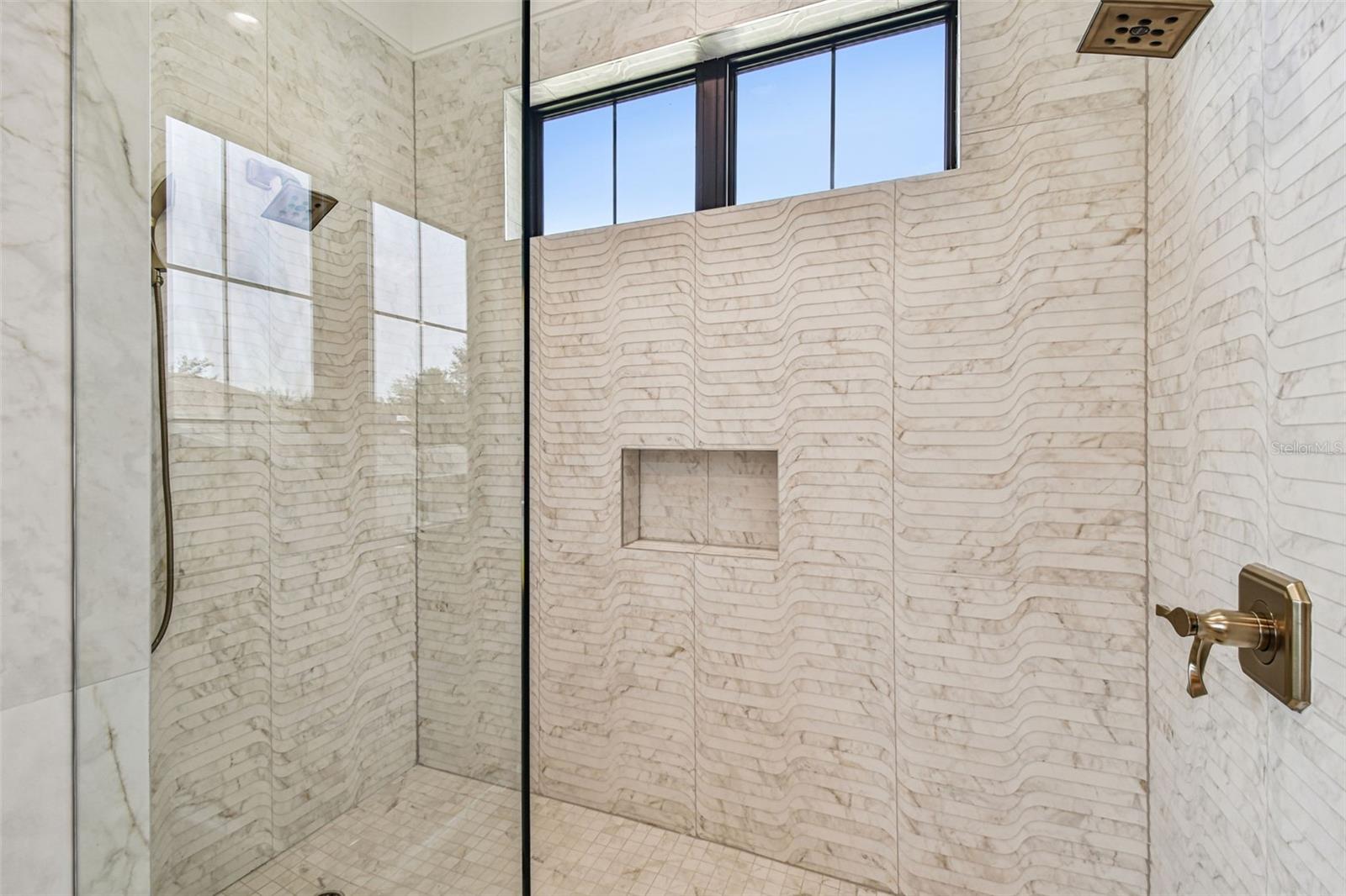 Listing photo id 31 for 2915 Harbor View Avenue