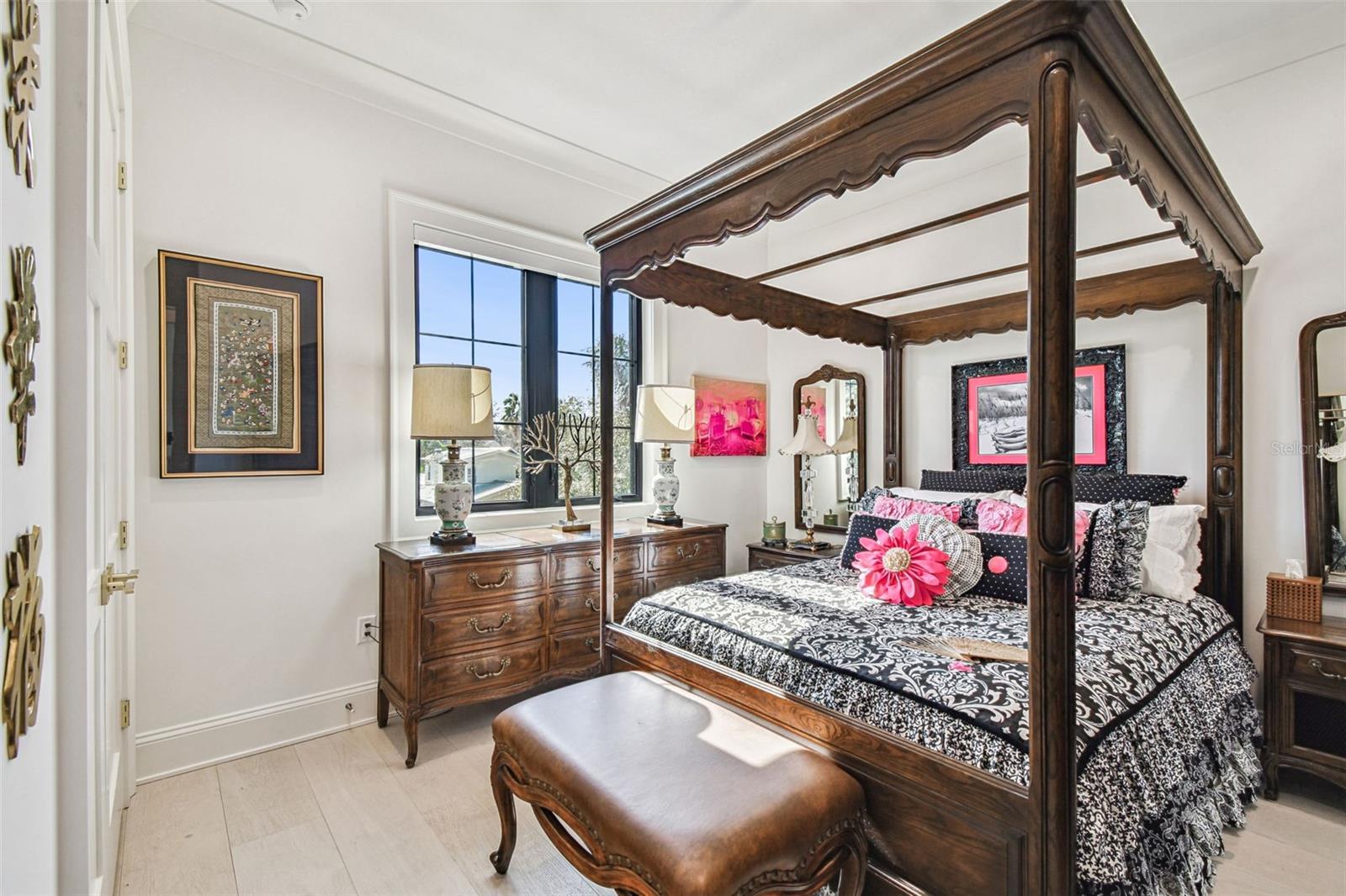 Listing photo id 32 for 2915 Harbor View Avenue