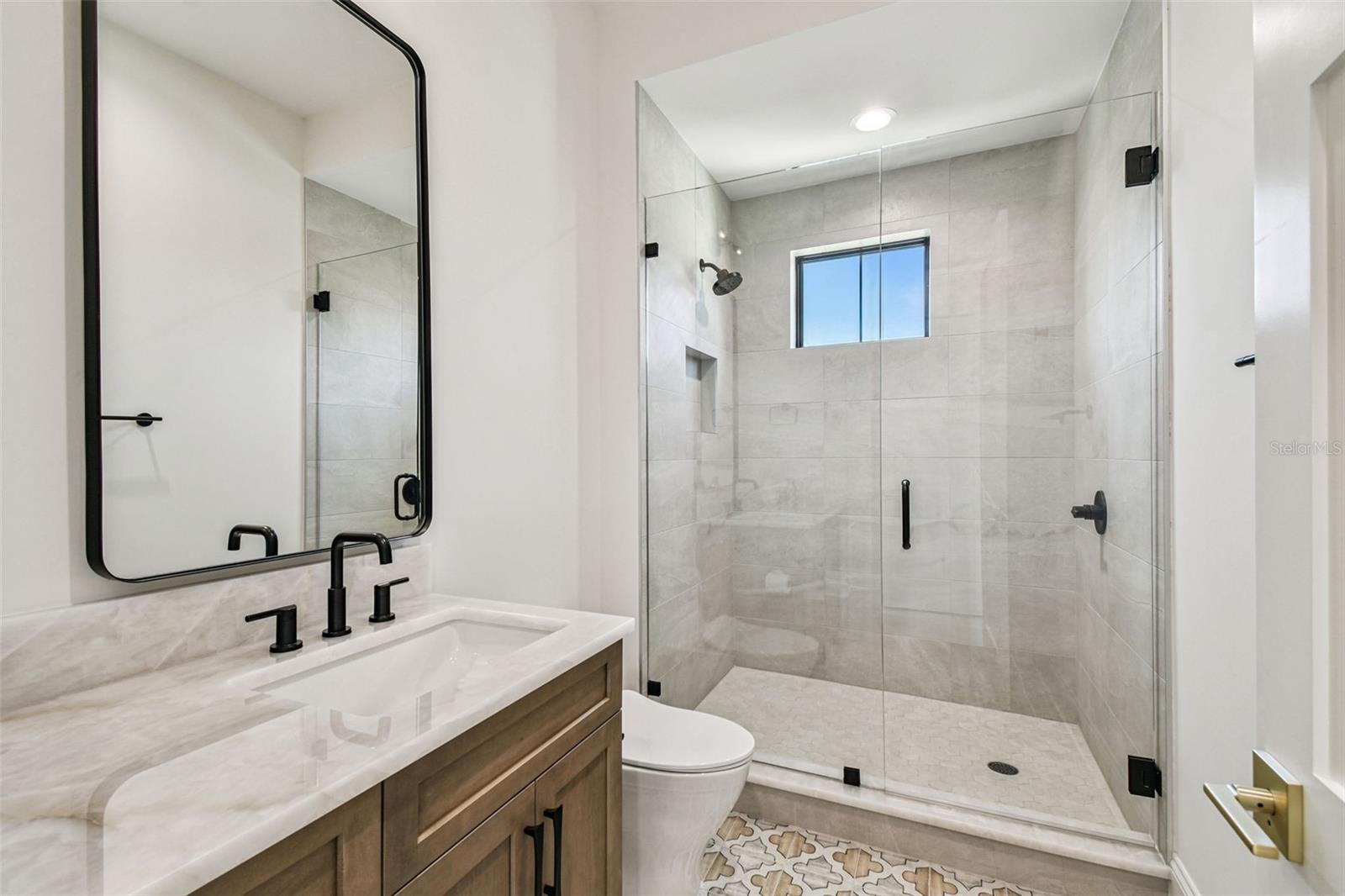 Listing photo id 33 for 2915 Harbor View Avenue