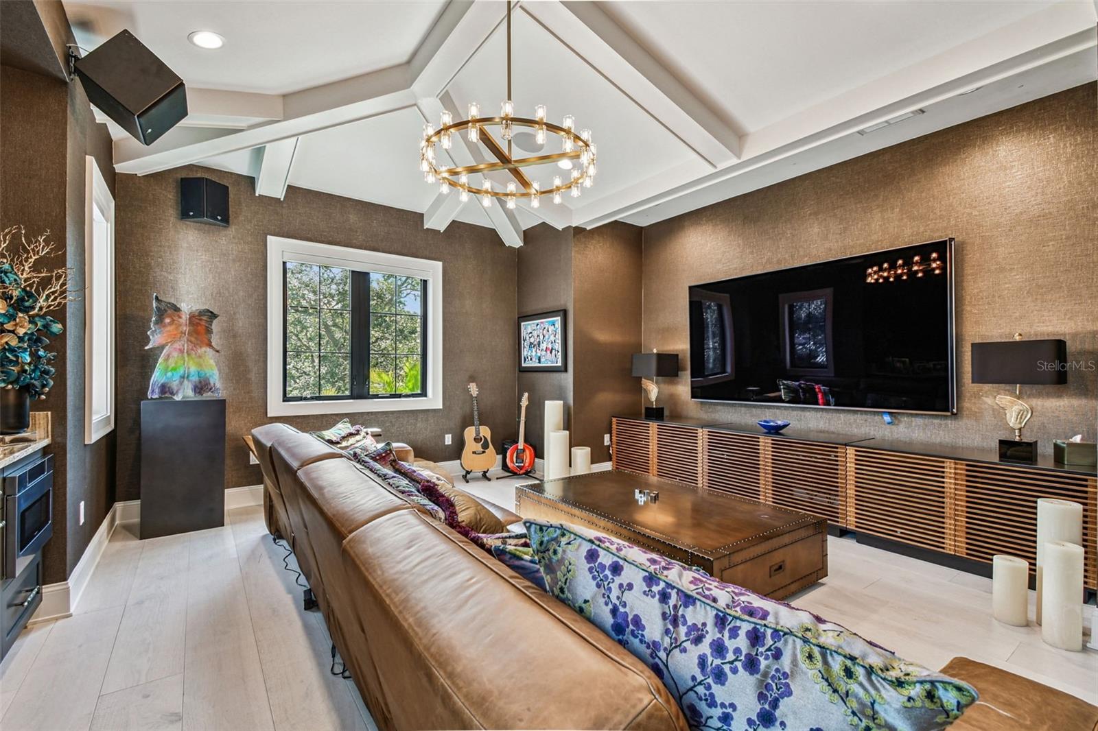 Listing photo id 37 for 2915 Harbor View Avenue