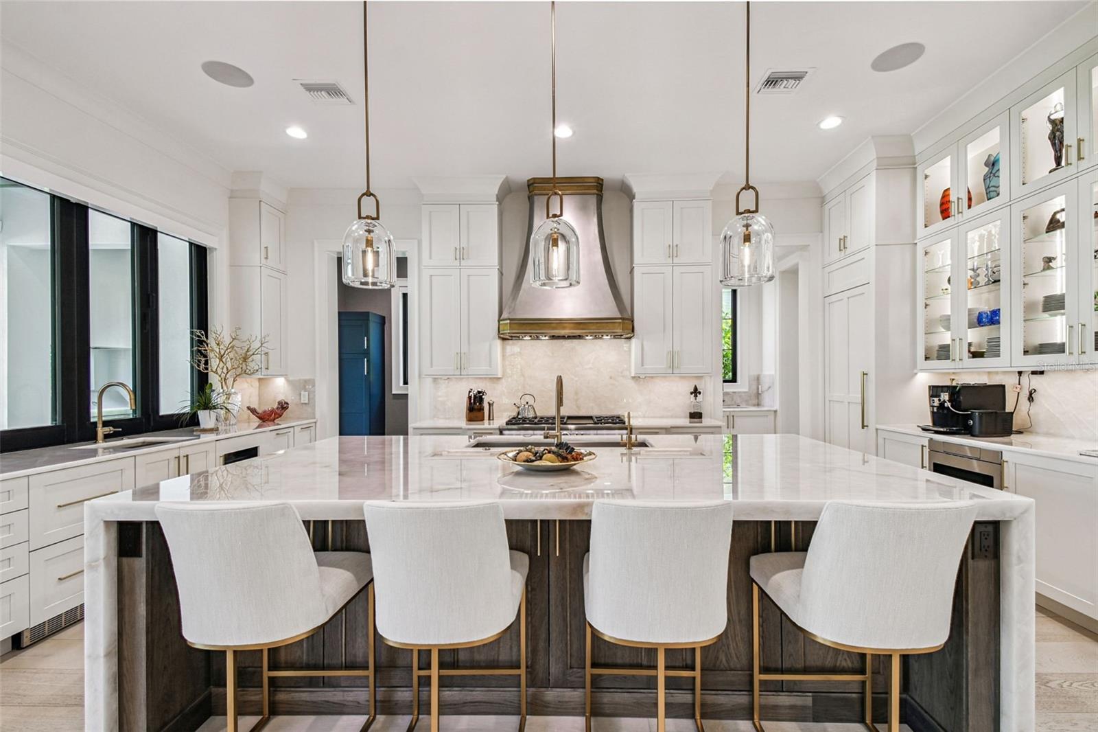 Listing photo id 2 for 2915 Harbor View Avenue