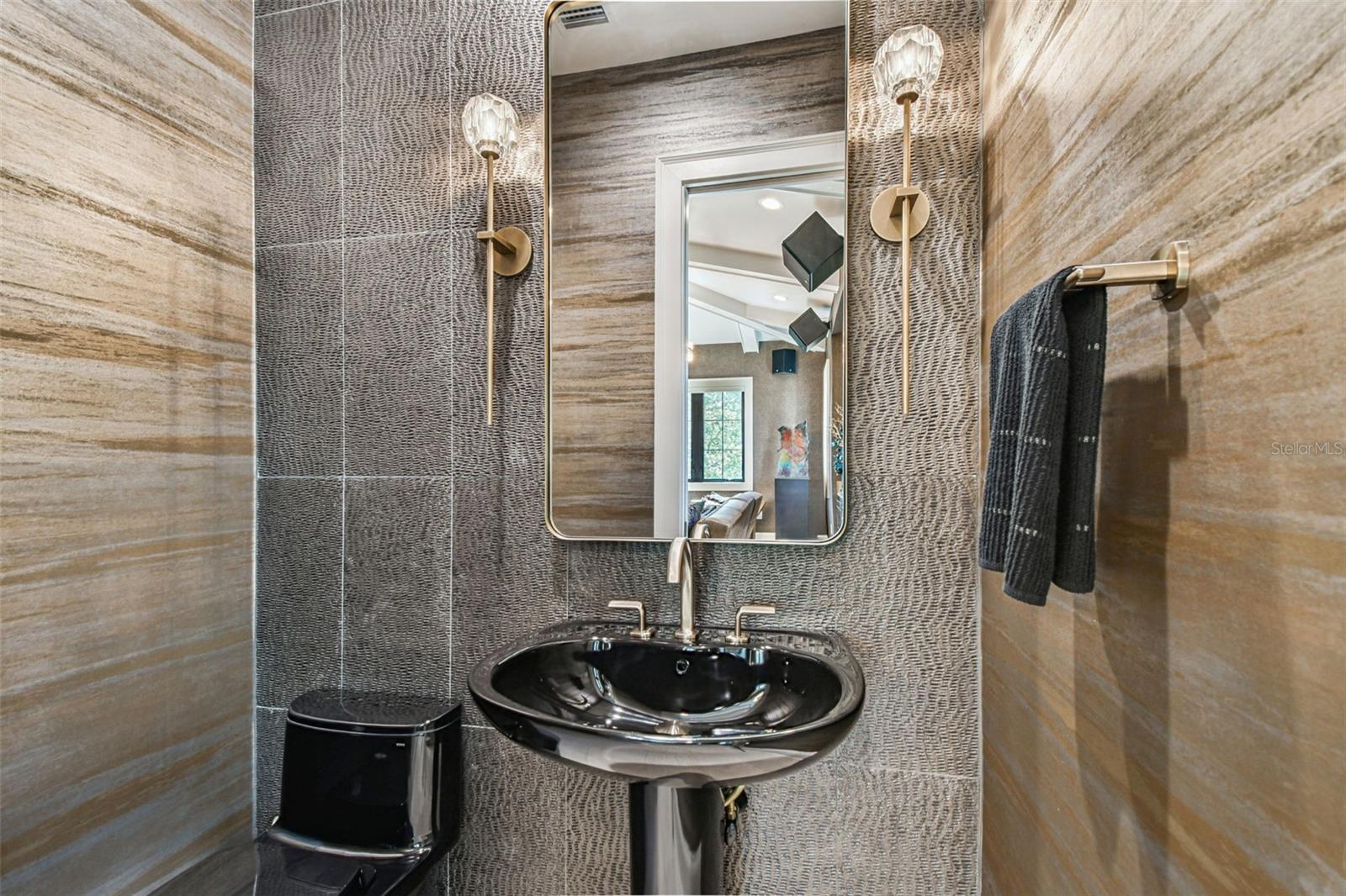 Listing photo id 39 for 2915 Harbor View Avenue