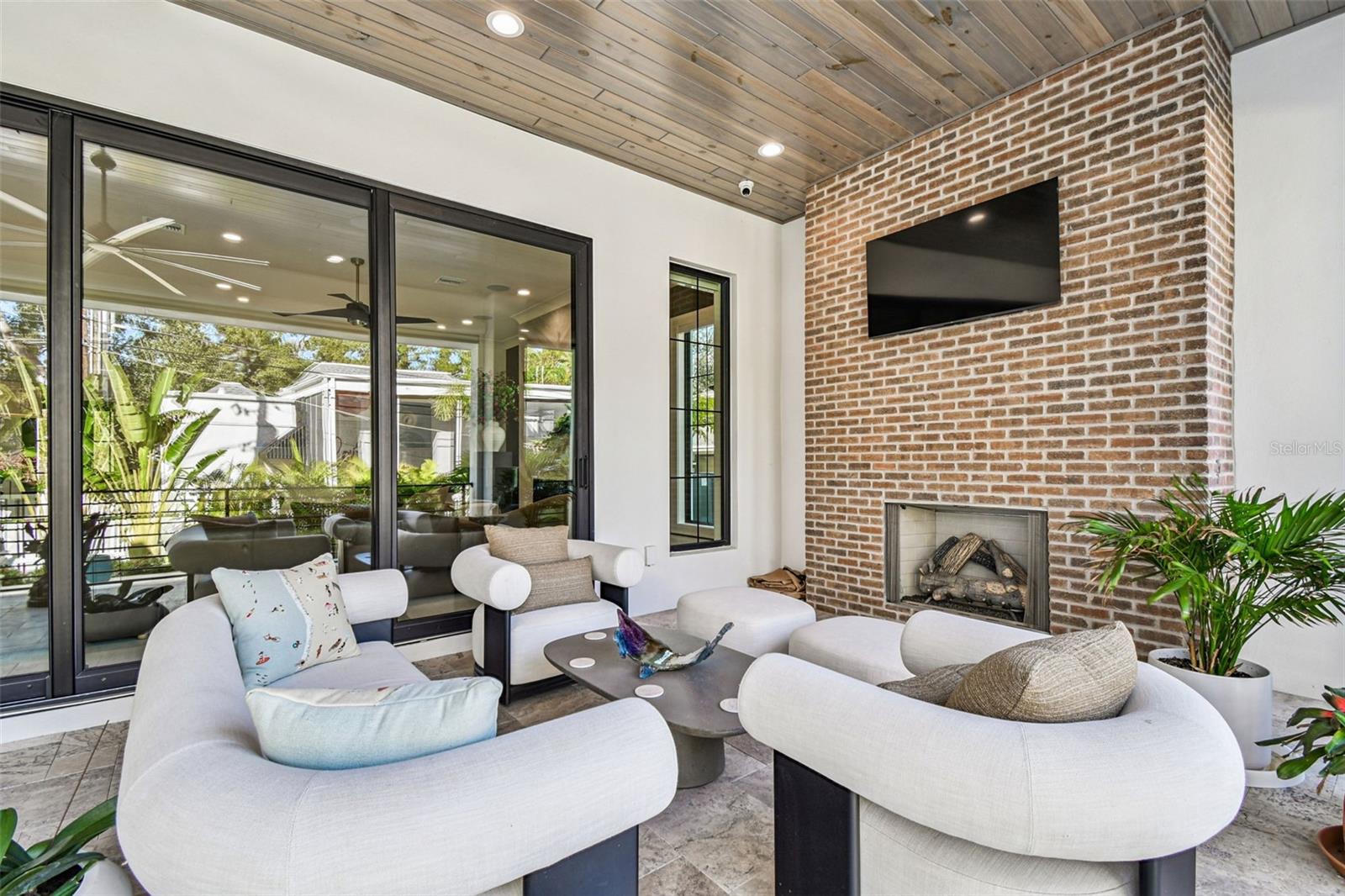 Listing photo id 41 for 2915 Harbor View Avenue