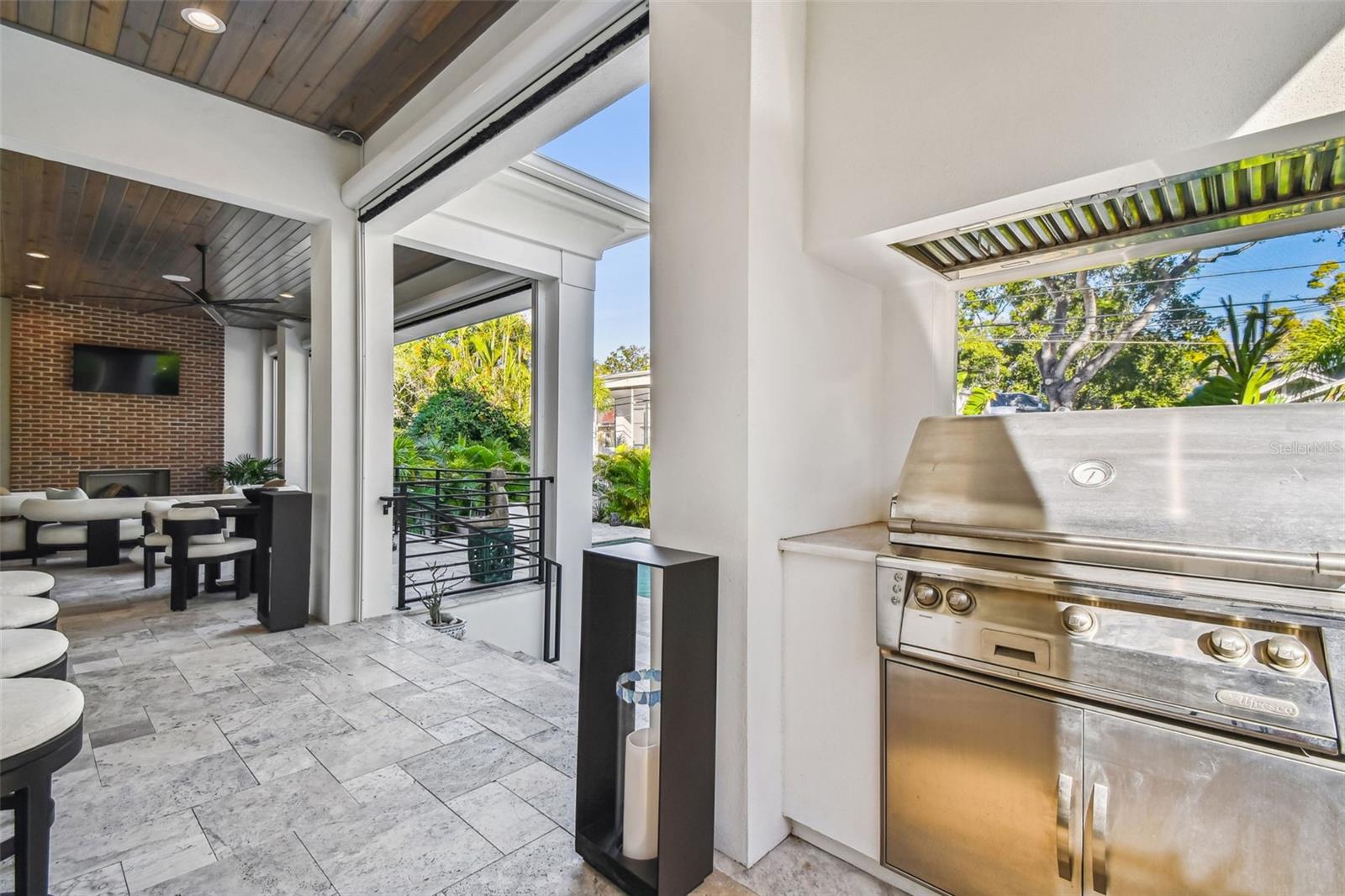 Listing photo id 43 for 2915 Harbor View Avenue