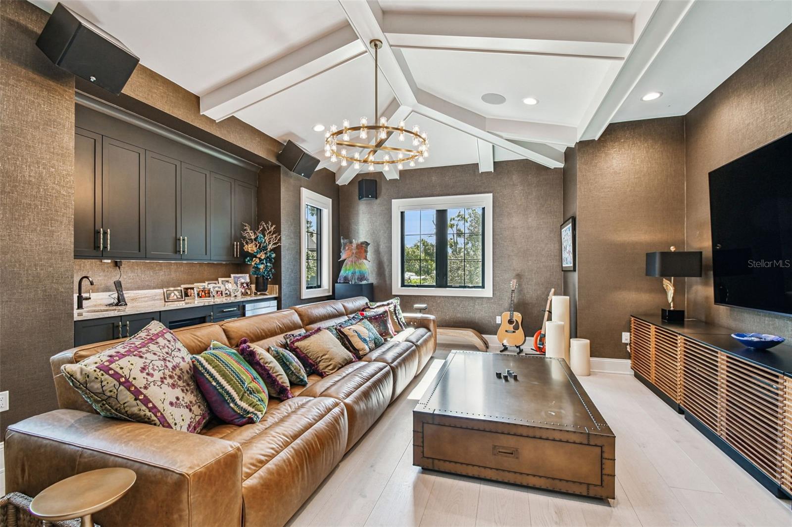 Listing photo id 3 for 2915 Harbor View Avenue