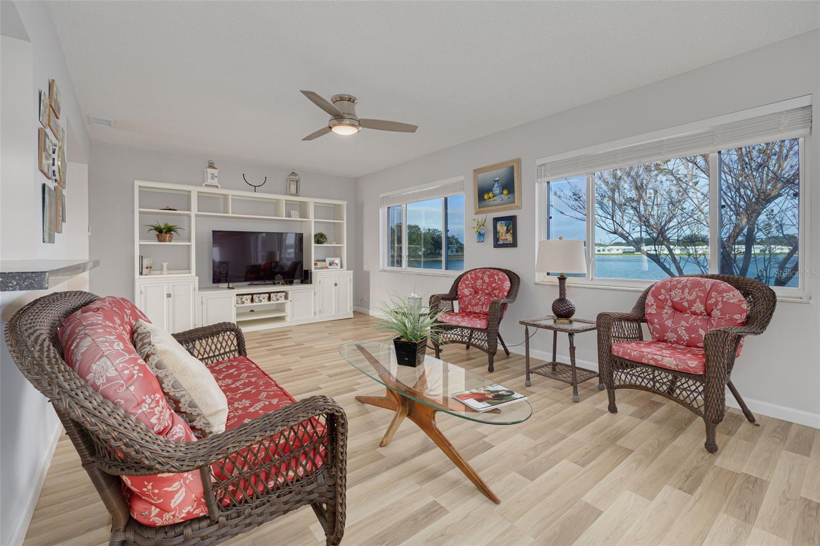 Image 13 of 34 For 9705 Mainlands Boulevard W