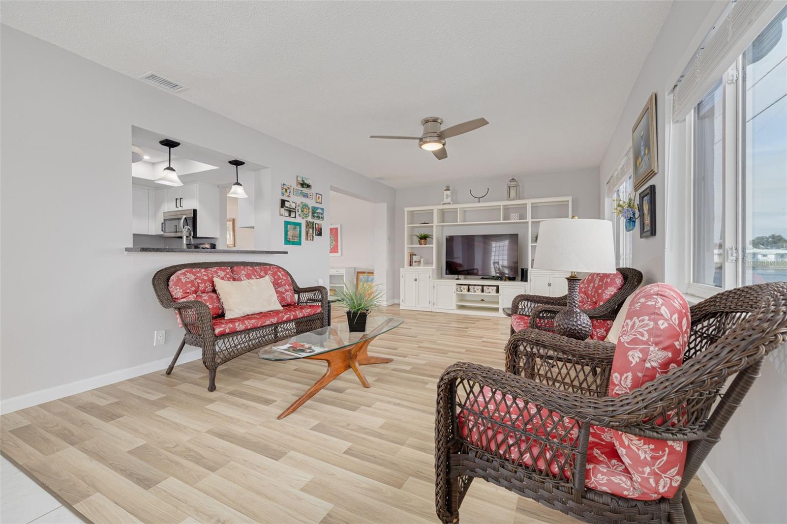 Image 14 of 34 For 9705 Mainlands Boulevard W