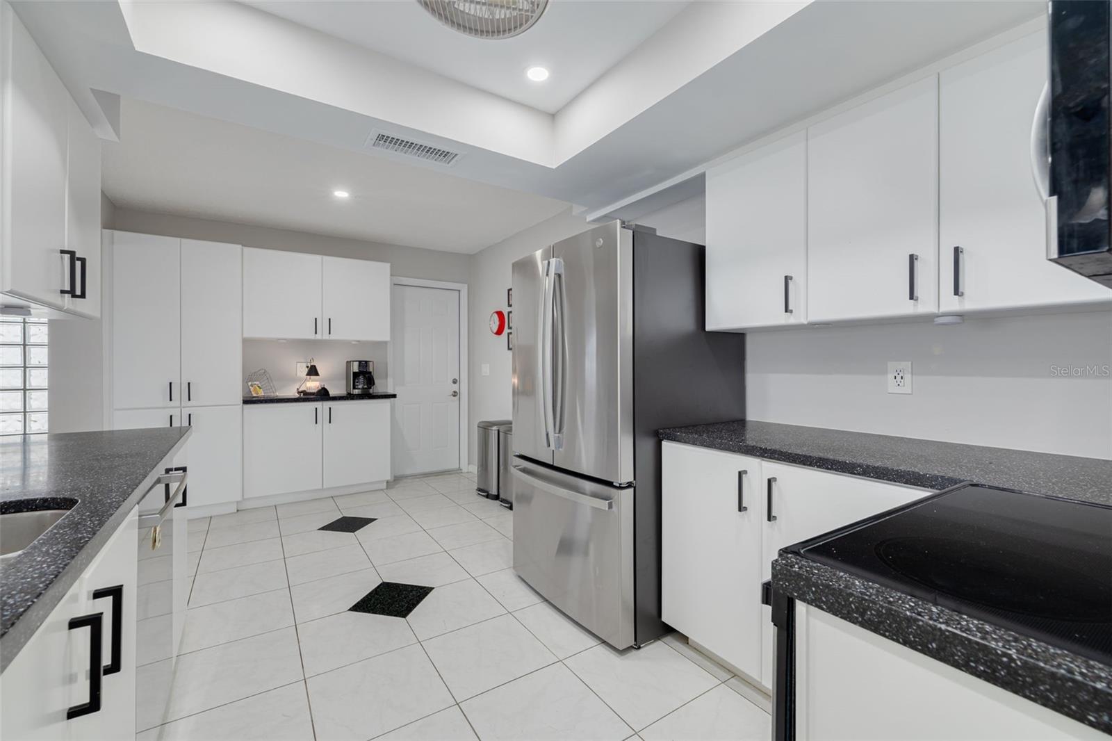 Image 17 of 34 For 9705 Mainlands Boulevard W