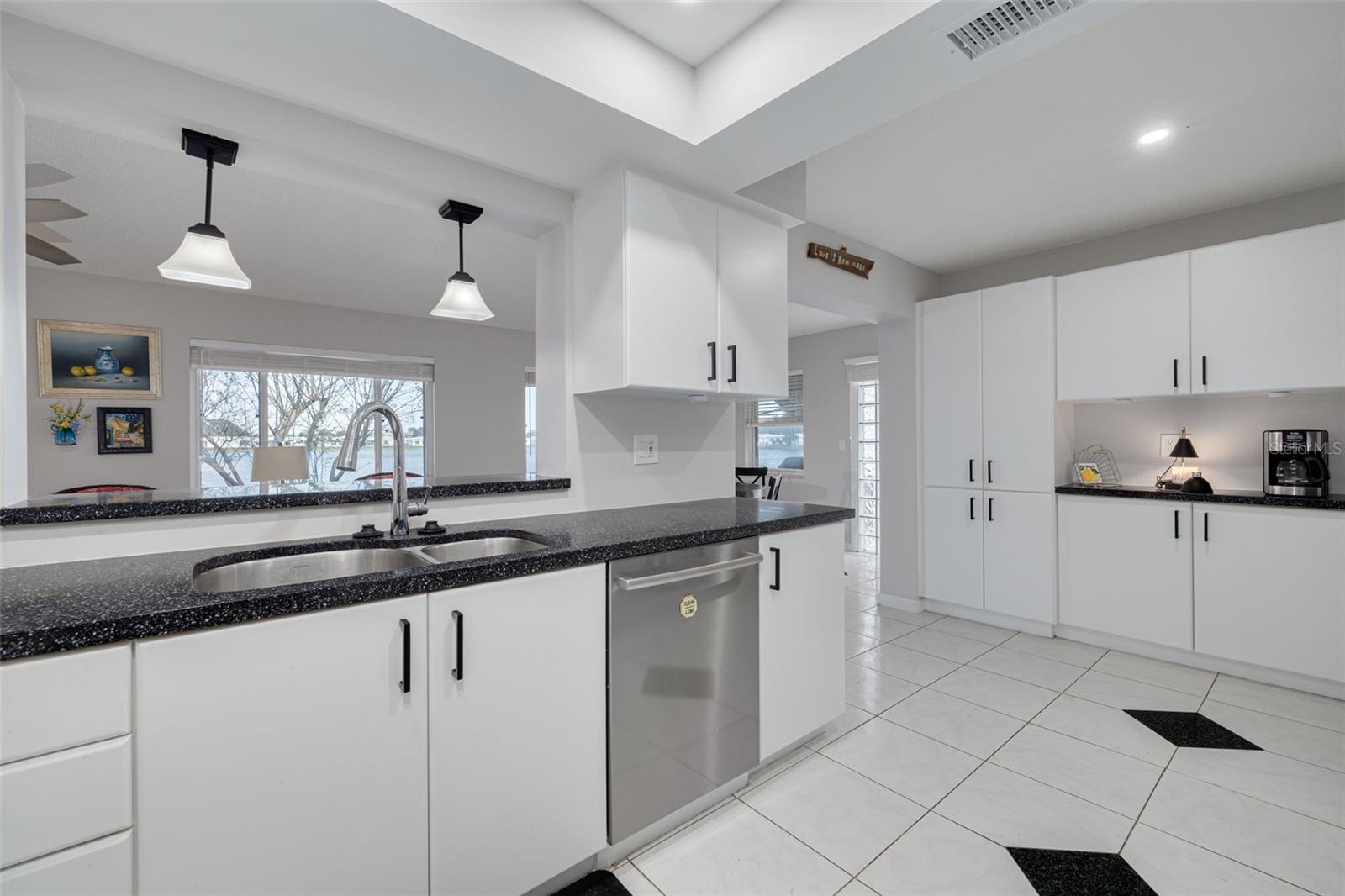 Image 18 of 34 For 9705 Mainlands Boulevard W