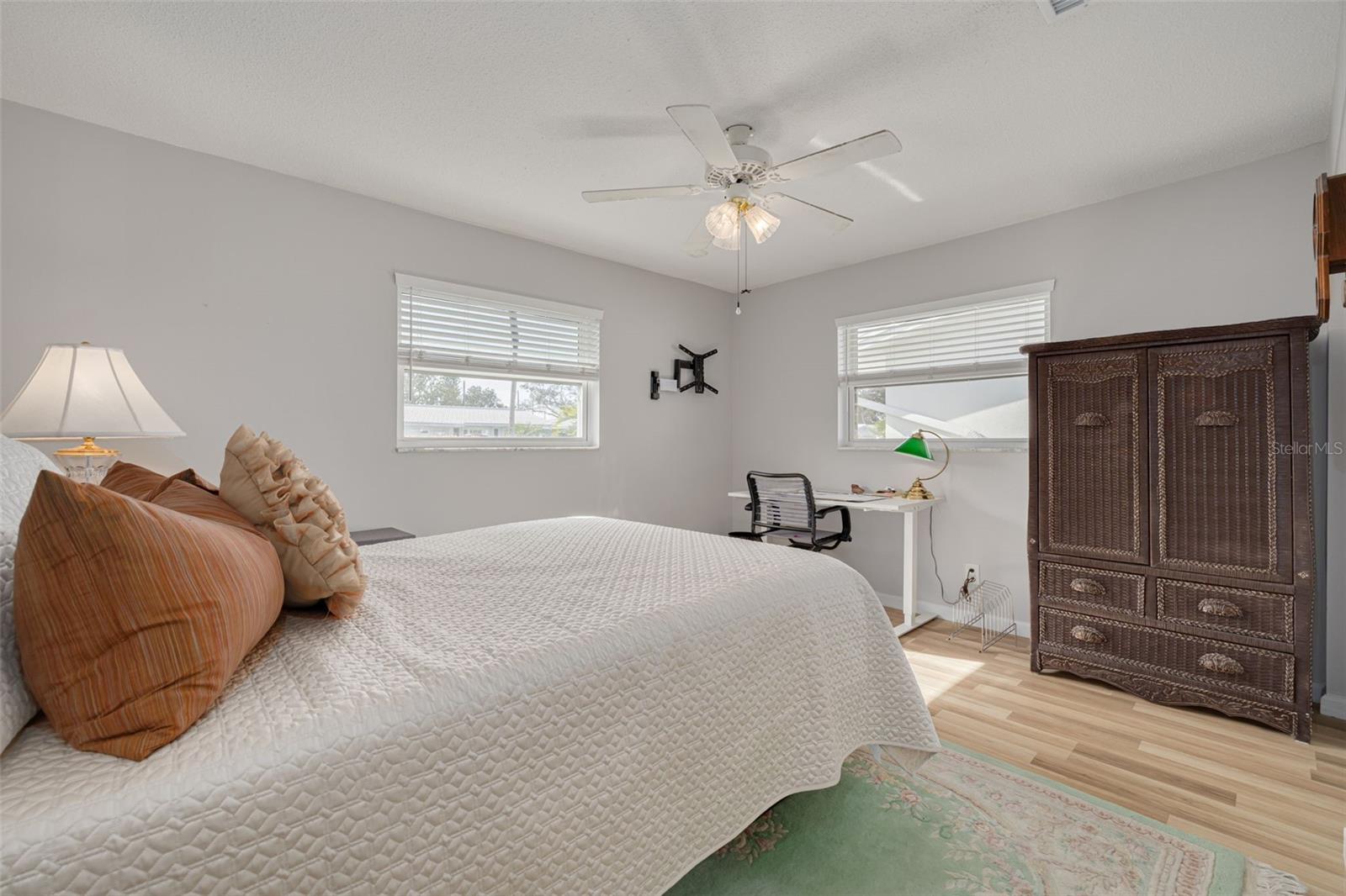 Image 23 of 34 For 9705 Mainlands Boulevard W