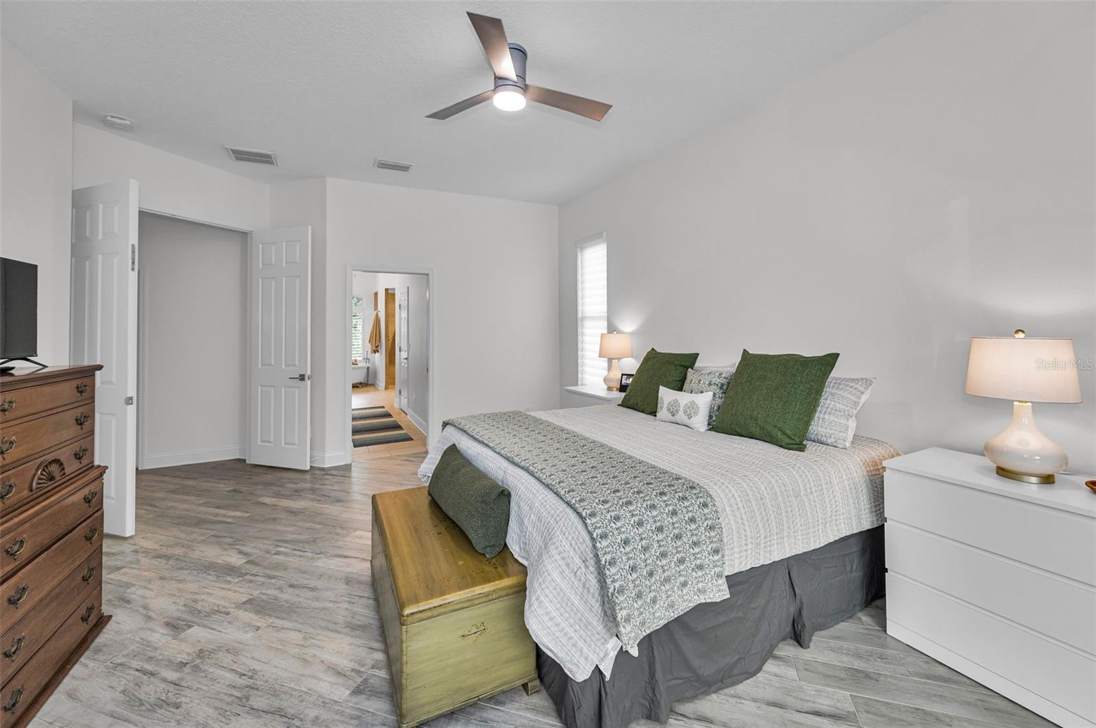 Image 36 of 100 For 4626 Ayron Terrace