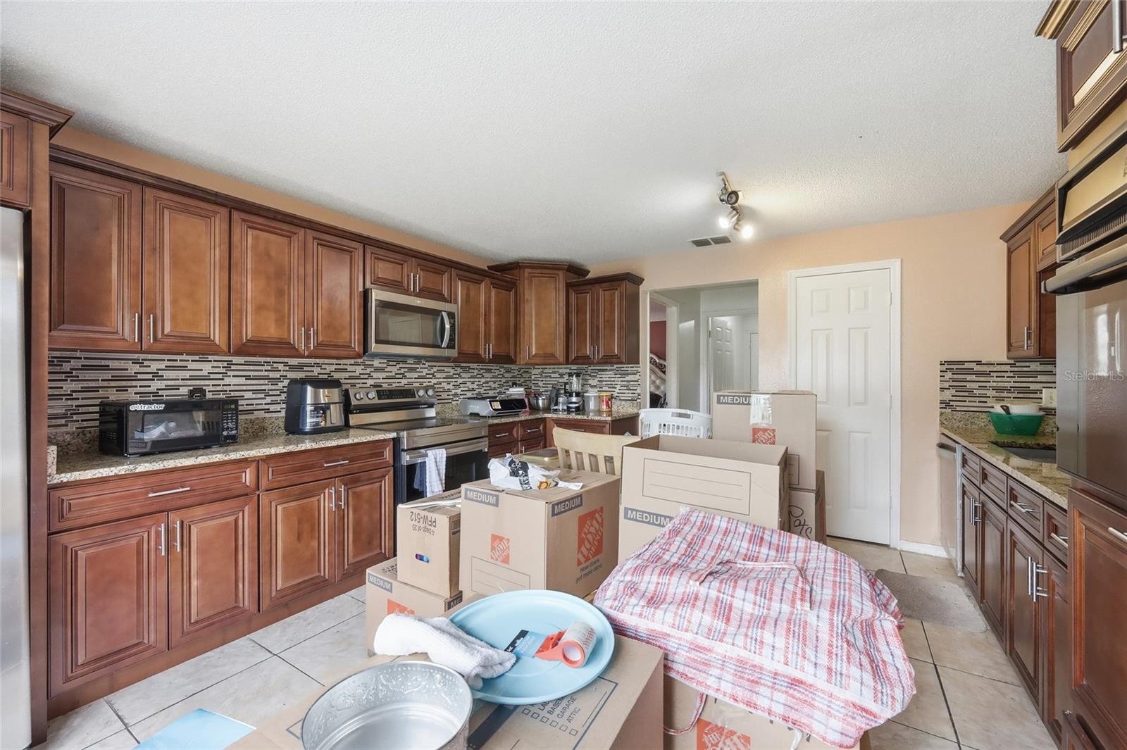 Image 21 of 37 For 1172 Epson Oaks Way