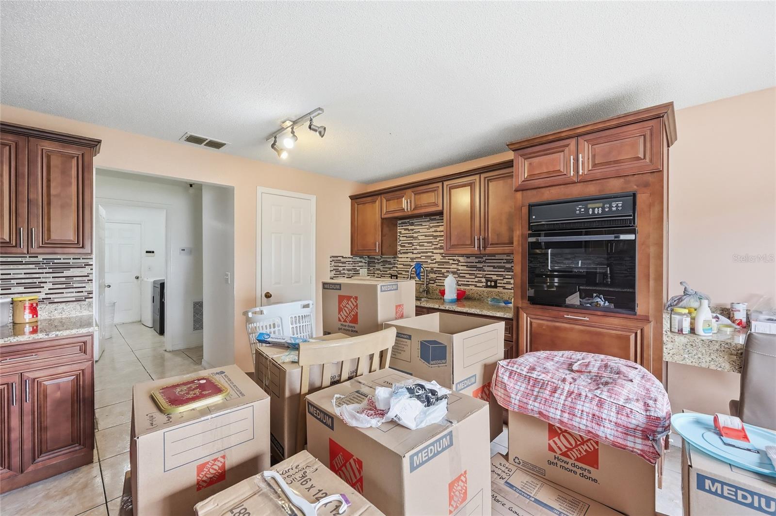 Image 22 of 37 For 1172 Epson Oaks Way