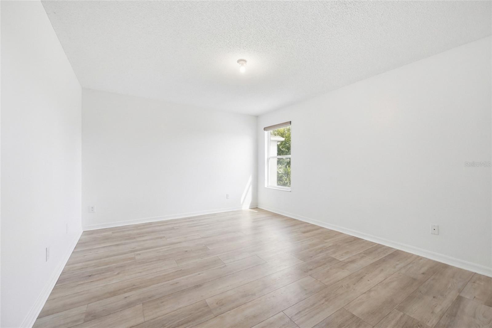 Image 32 of 37 For 1172 Epson Oaks Way