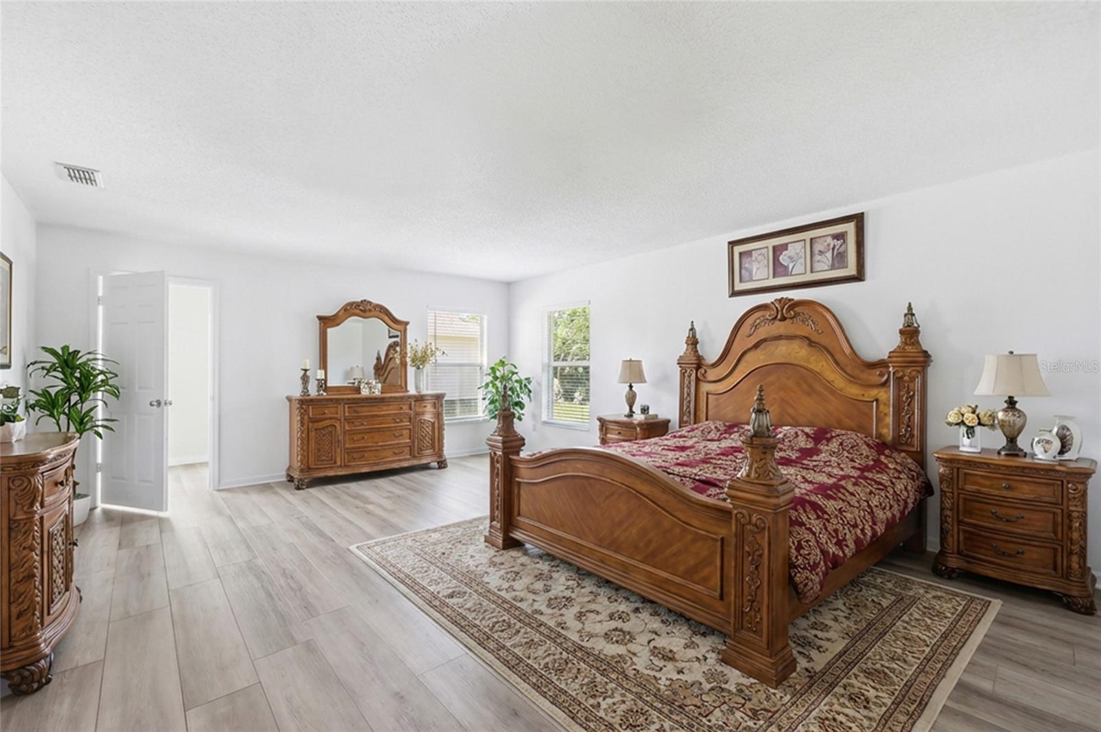 Image 34 of 37 For 1172 Epson Oaks Way