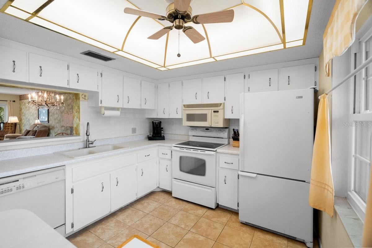 Image 11 of 50 For 871 New York Avenue 307