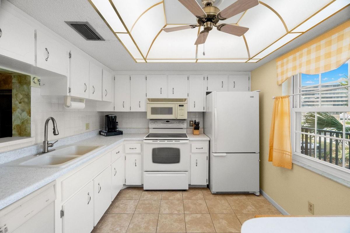 Image 14 of 50 For 871 New York Avenue 307