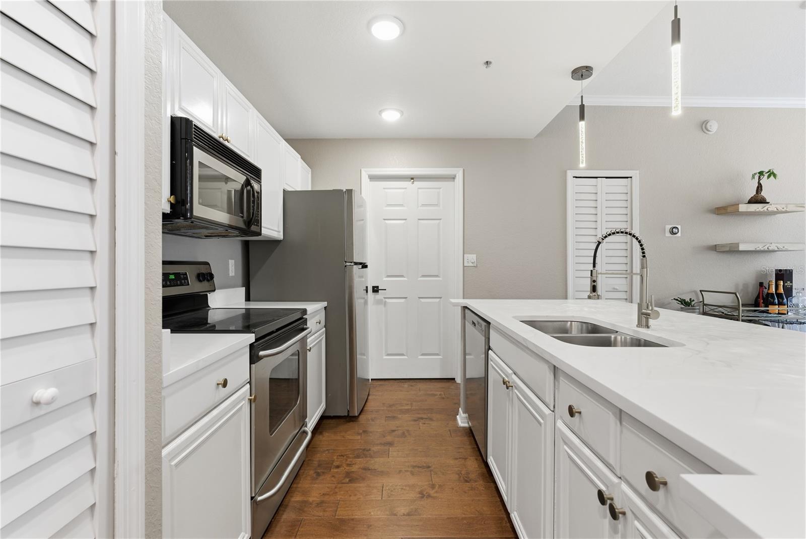 Image 10 of 39 For 700 Harbour Island Boulevard 240