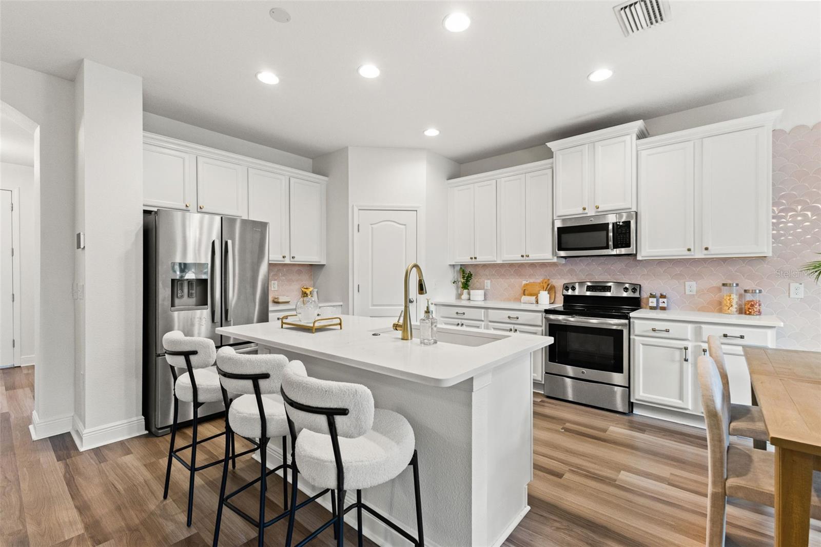 Image 12 of 51 For 402 Hanna Avenue