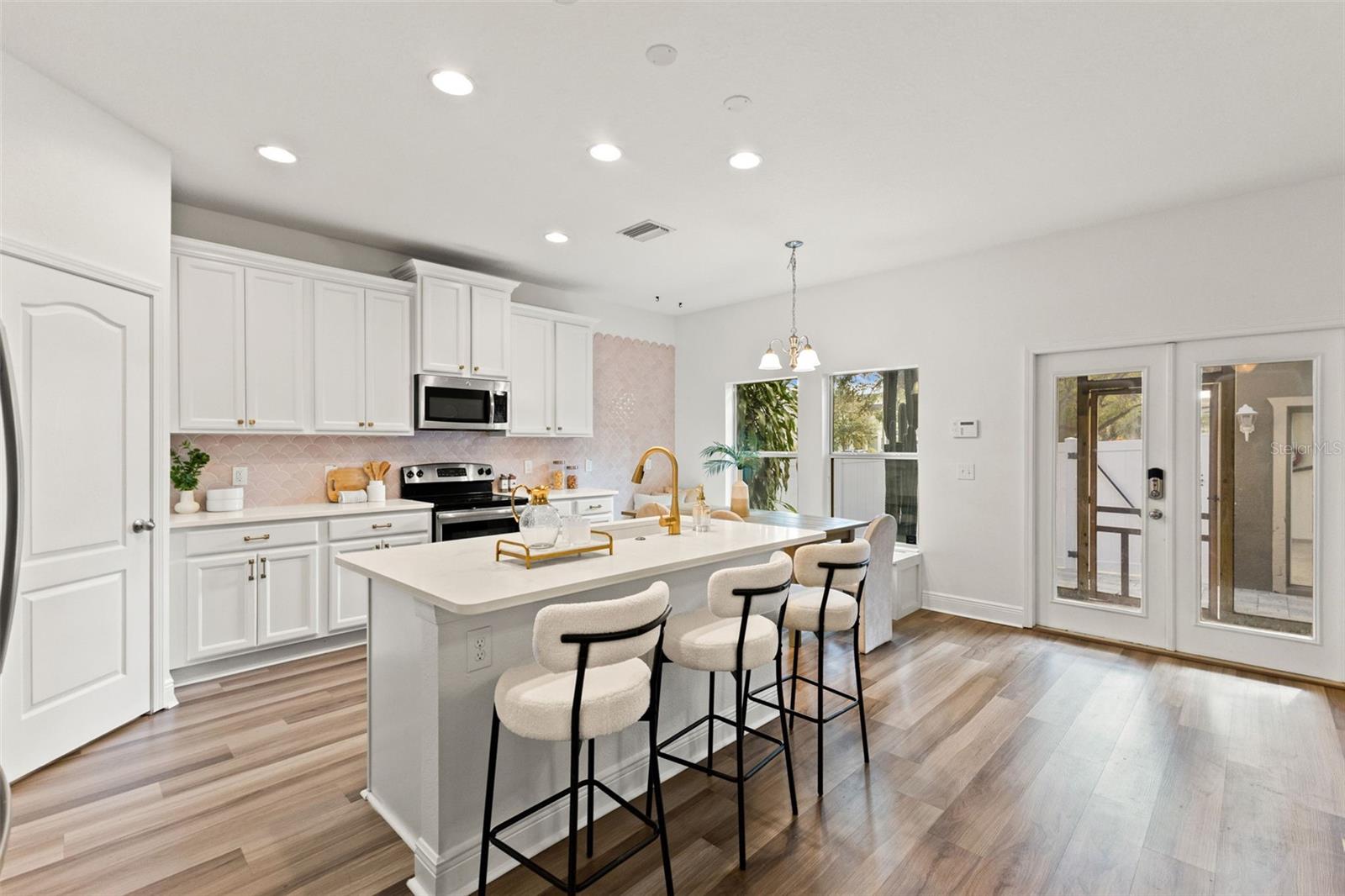 Image 14 of 51 For 402 Hanna Avenue