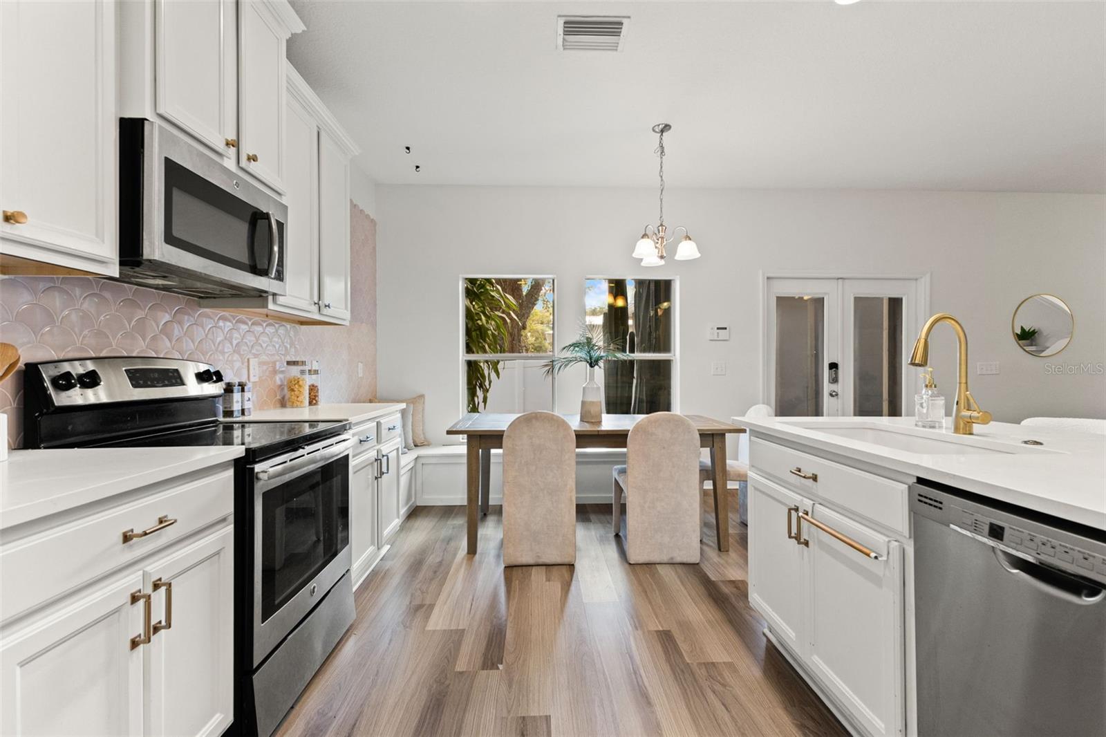 Image 15 of 51 For 402 Hanna Avenue