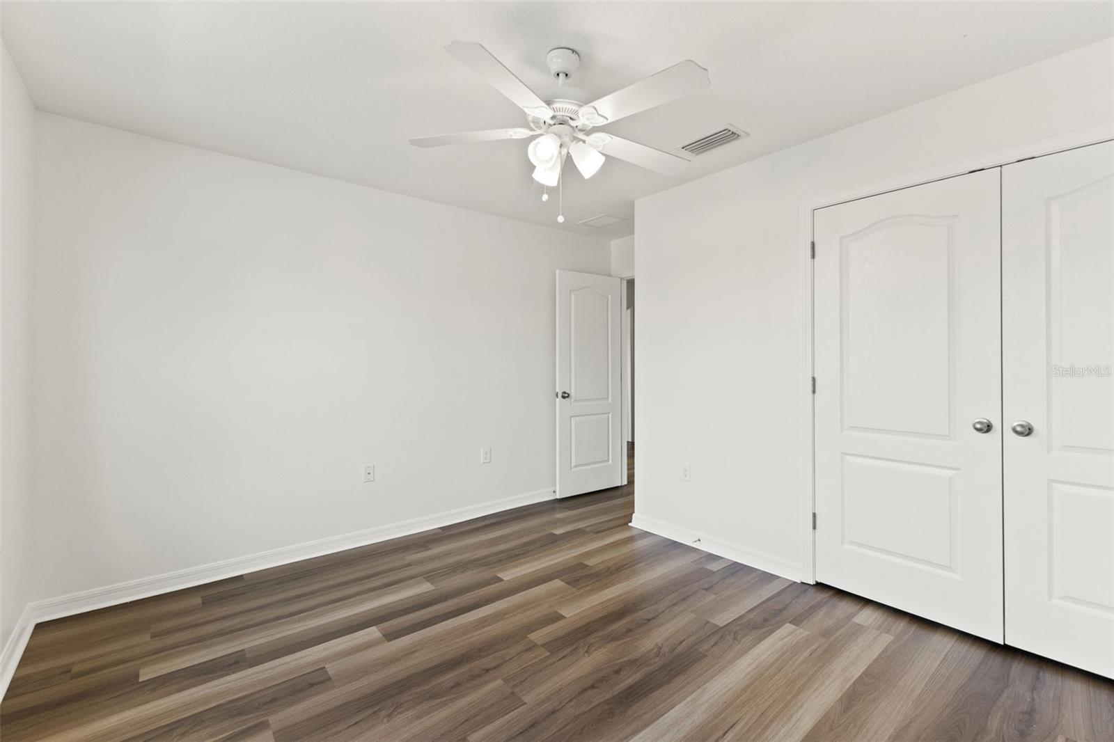 Image 23 of 51 For 402 Hanna Avenue