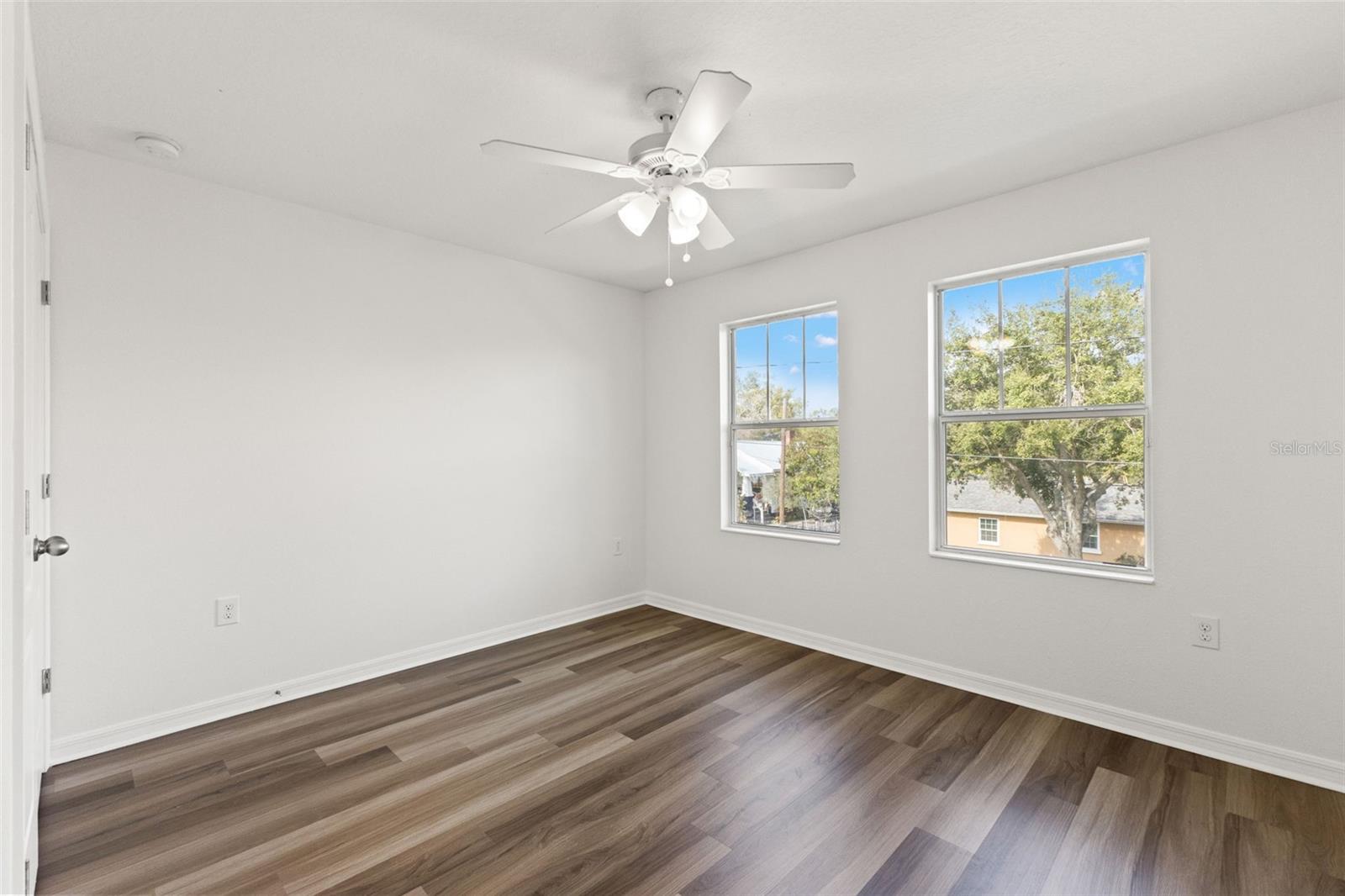 Image 24 of 51 For 402 Hanna Avenue