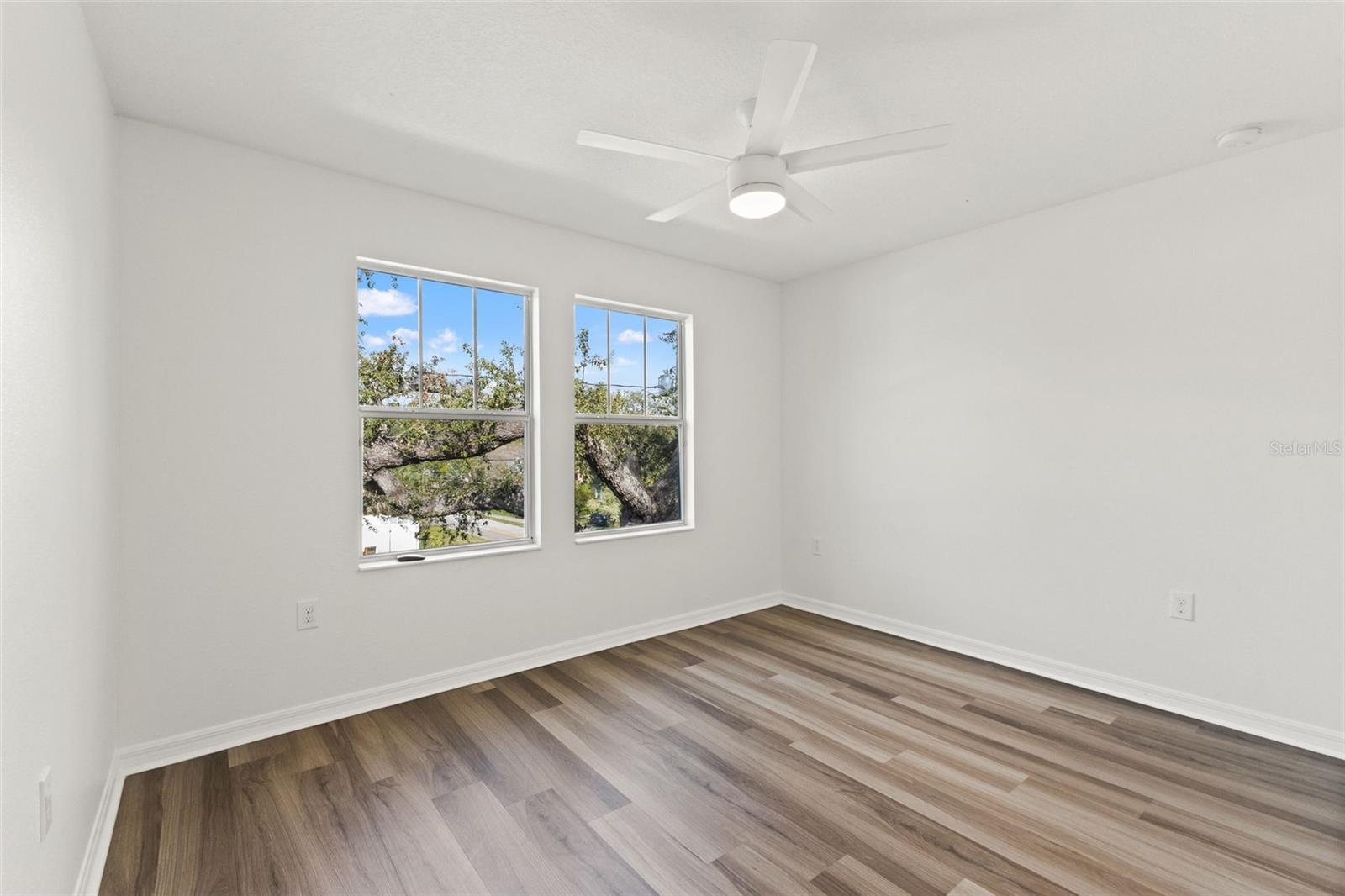 Image 27 of 51 For 402 Hanna Avenue