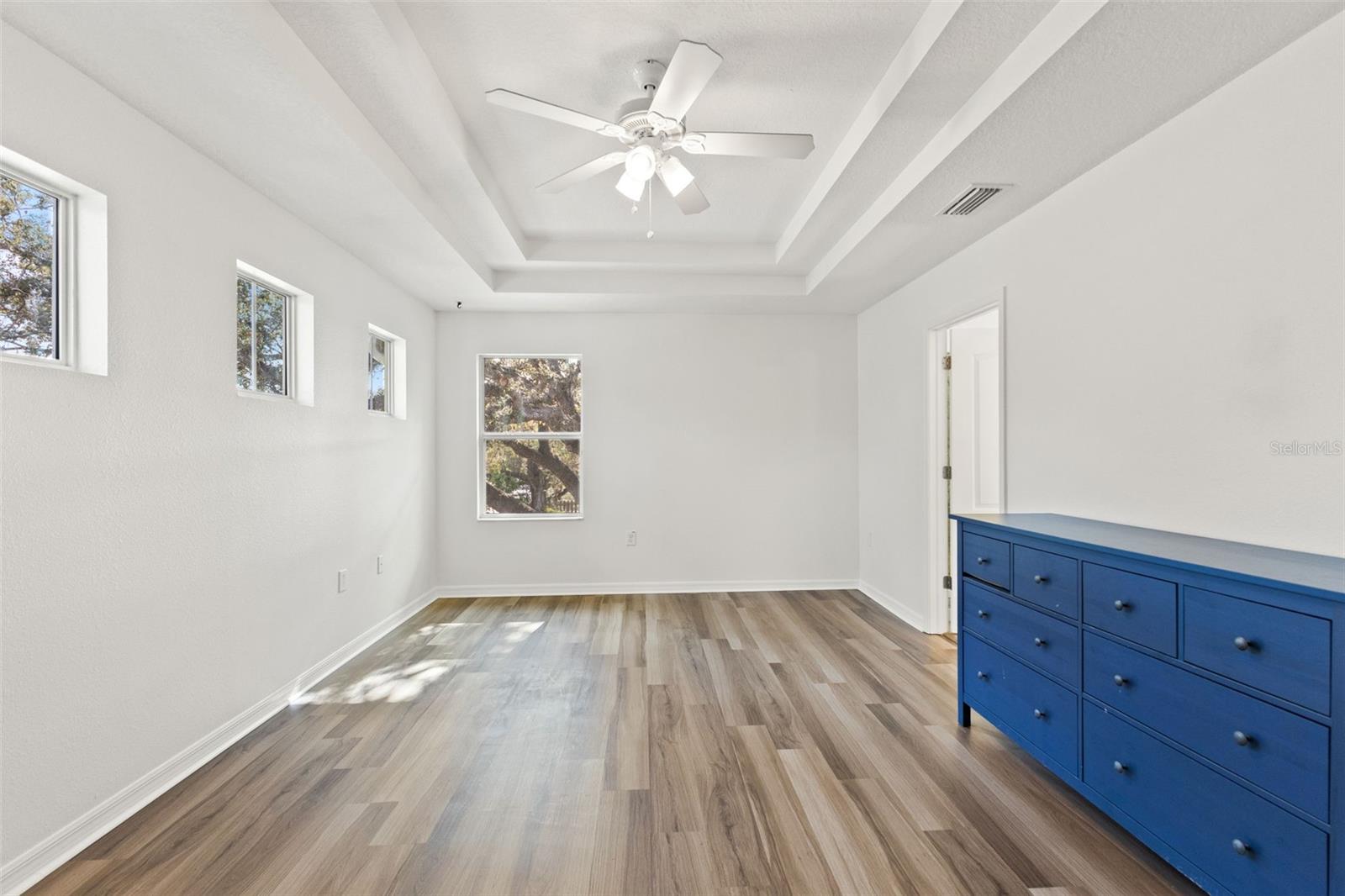 Image 28 of 51 For 402 Hanna Avenue