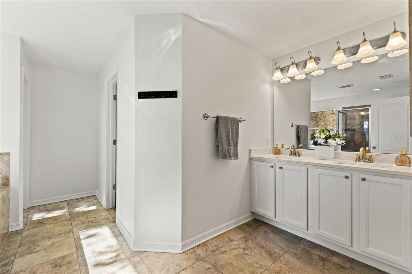 Image 31 of 51 For 402 Hanna Avenue