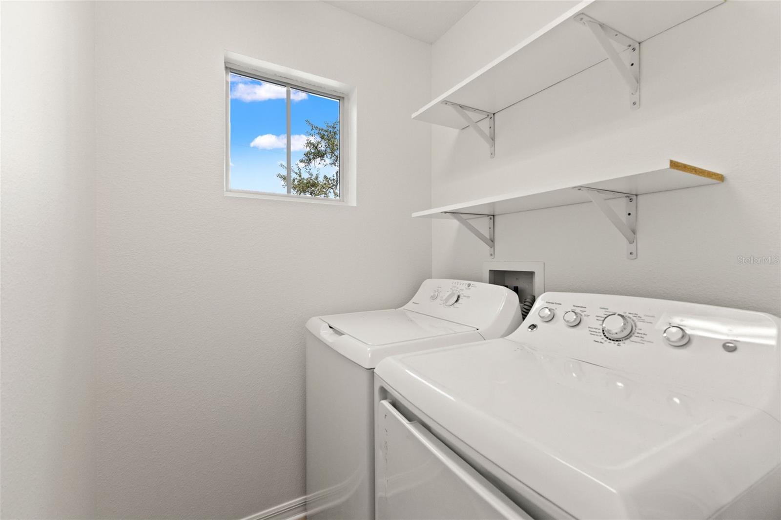 Image 35 of 51 For 402 Hanna Avenue