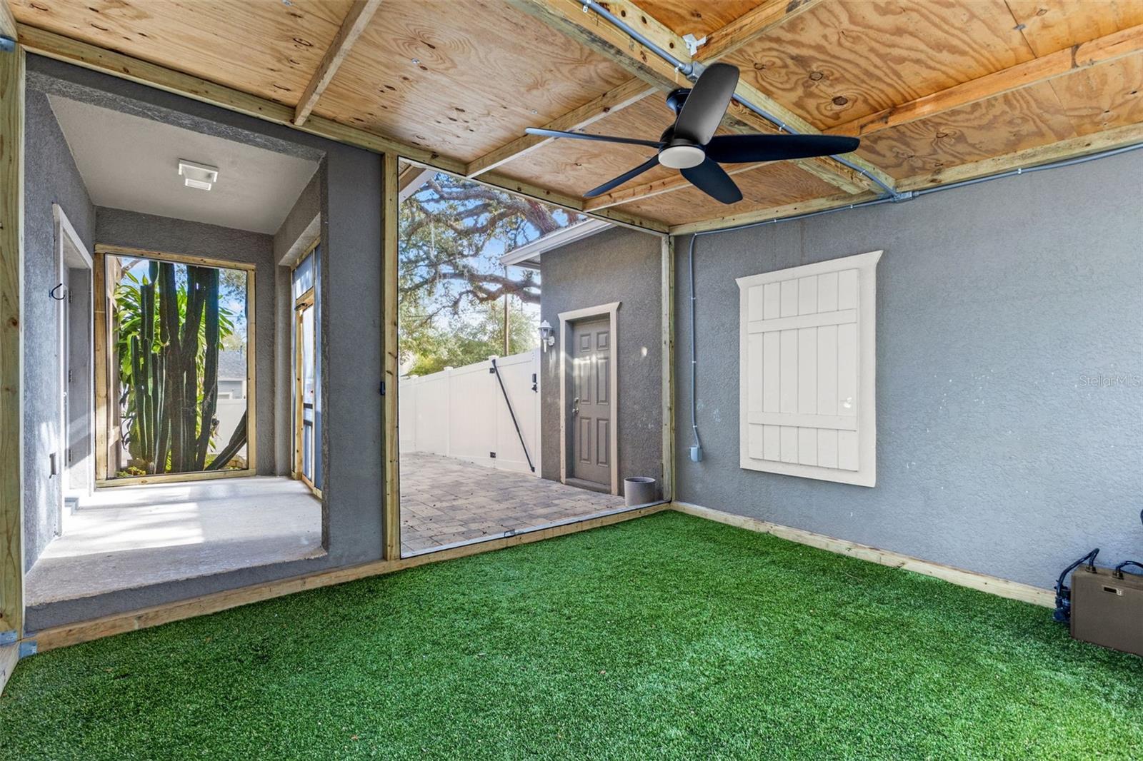 Image 37 of 51 For 402 Hanna Avenue