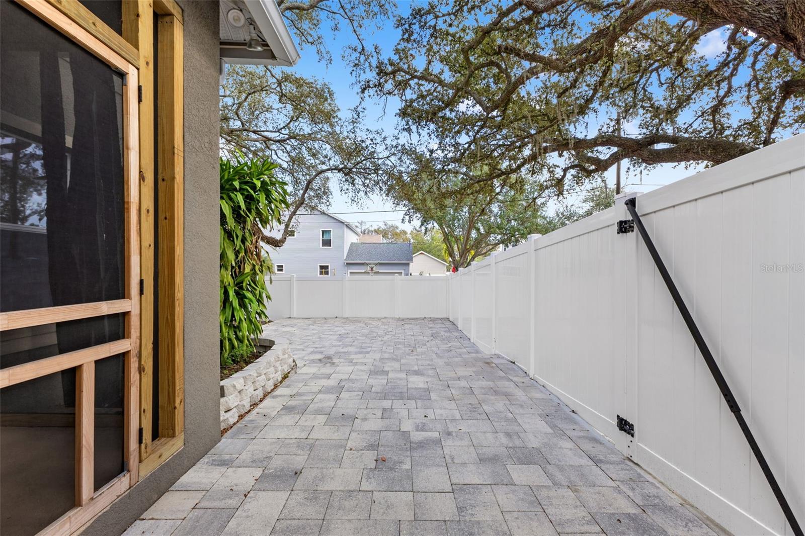 Image 40 of 51 For 402 Hanna Avenue