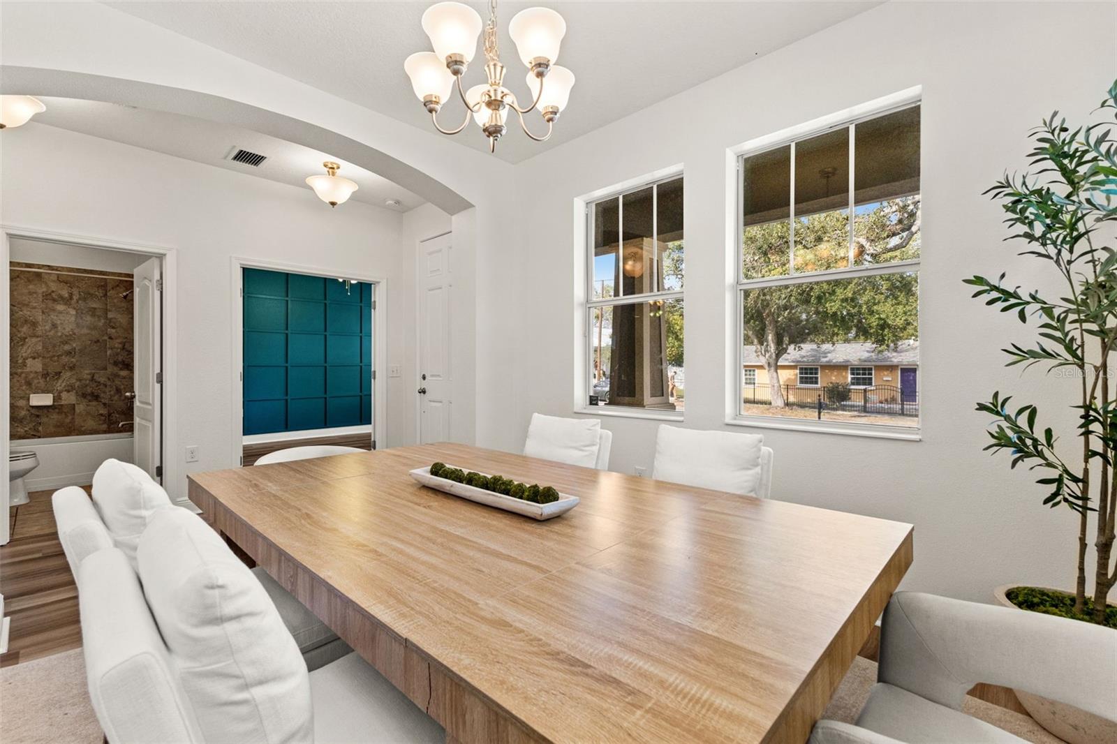 Image 6 of 51 For 402 Hanna Avenue