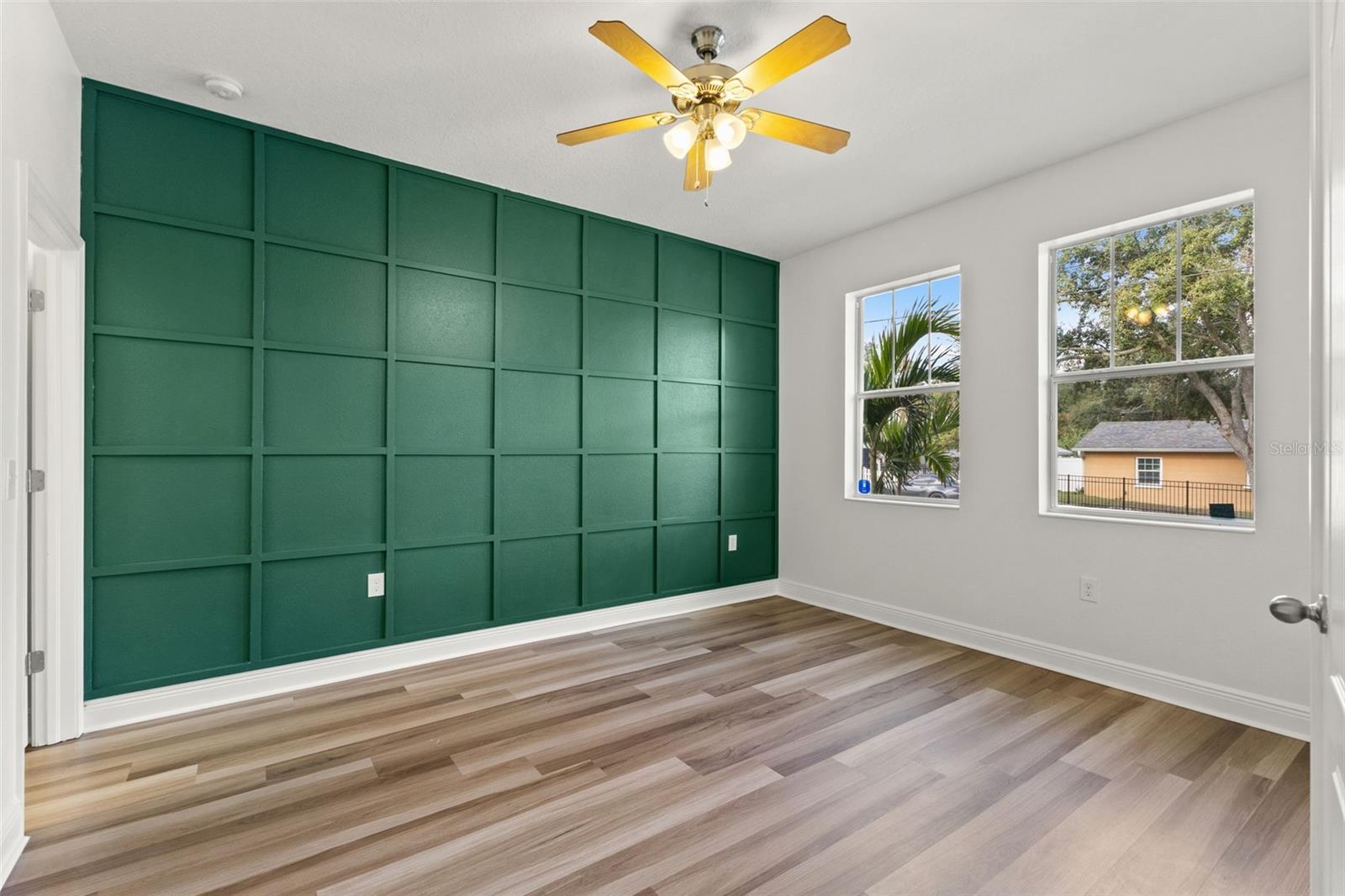 Image 7 of 51 For 402 Hanna Avenue