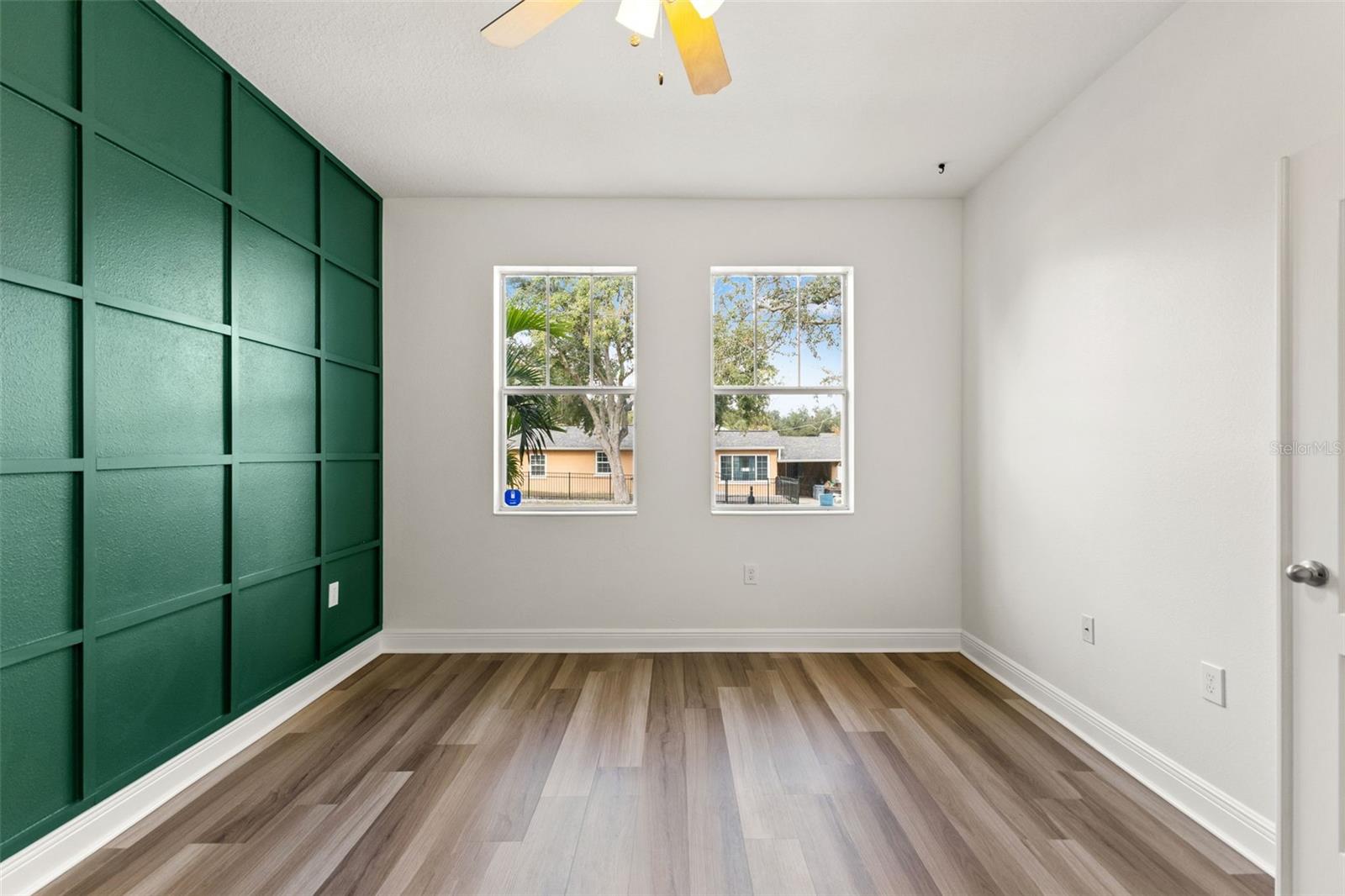 Image 8 of 51 For 402 Hanna Avenue