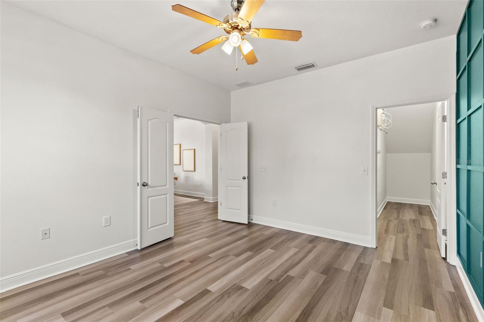 Image 9 of 51 For 402 Hanna Avenue