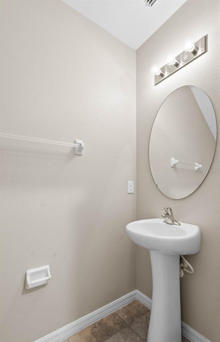 Image 11 of 33 For 17201 Beach Buttercup Place