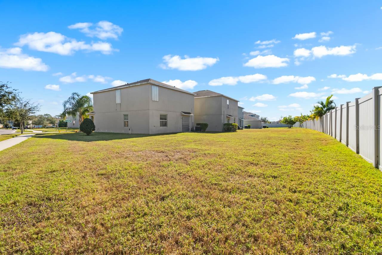 Image 25 of 33 For 17201 Beach Buttercup Place