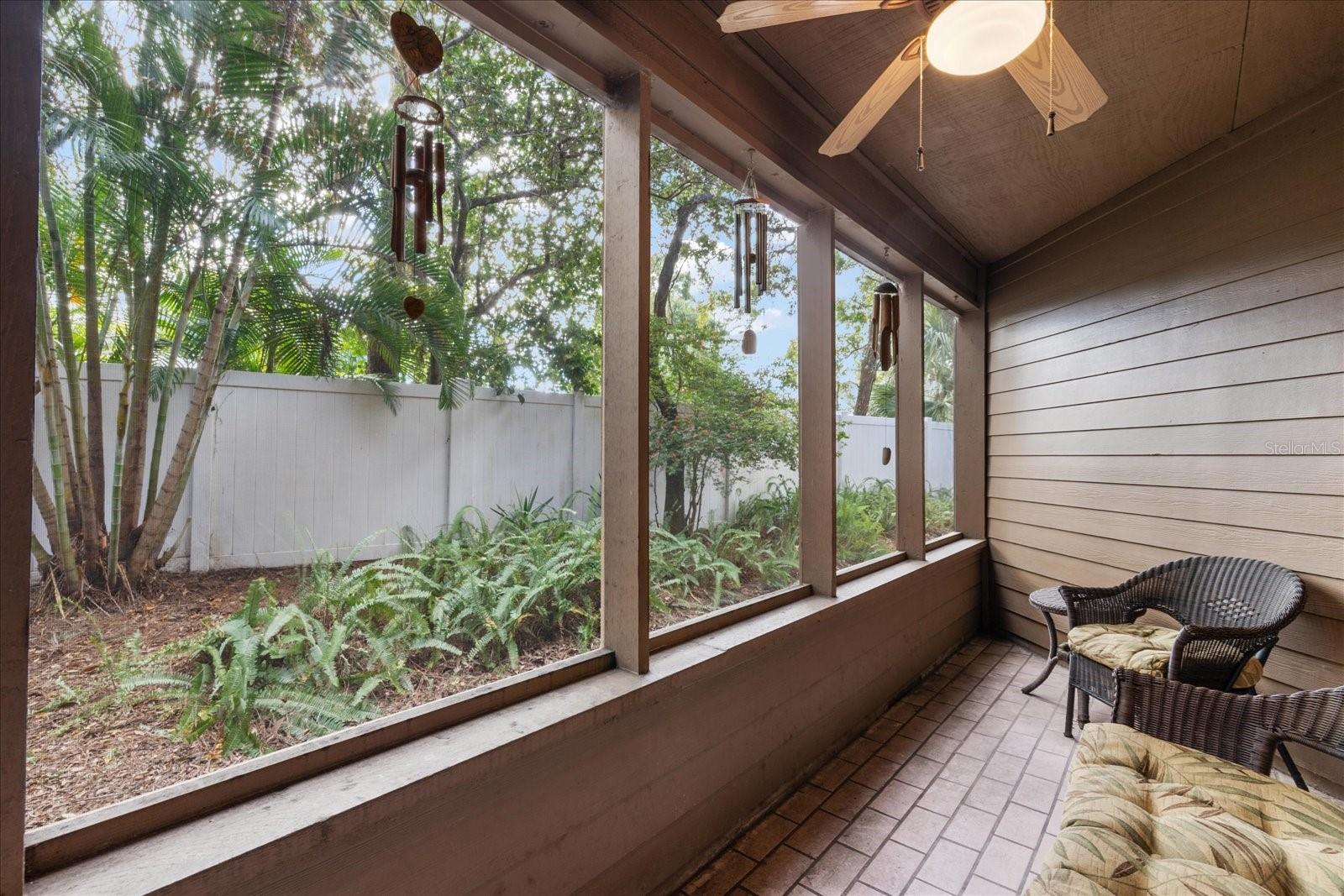 Image 11 of 42 For 1105 Lennox Road W 1105