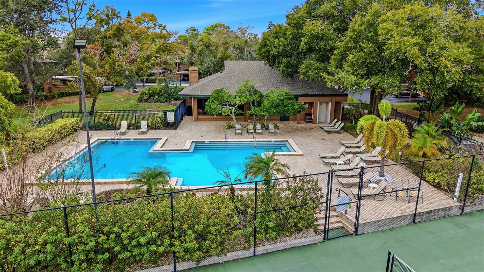 Image 33 of 42 For 1105 Lennox Road W 1105