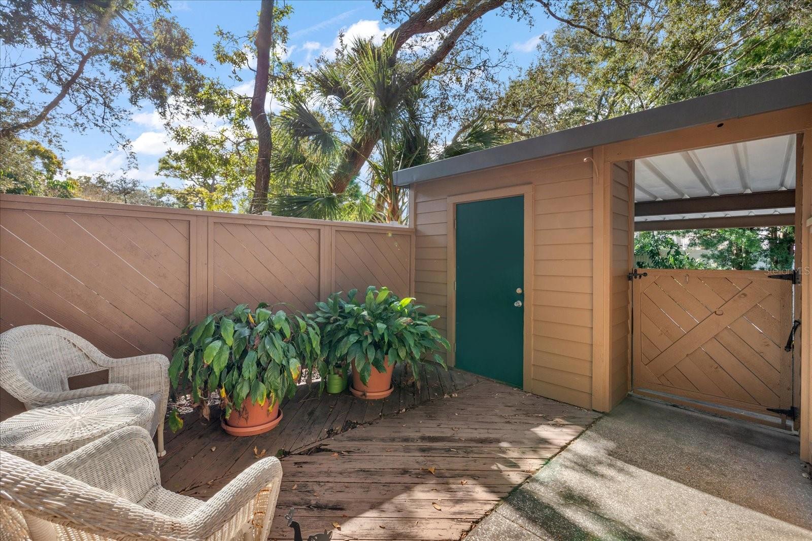 Image 4 of 42 For 1105 Lennox Road W 1105