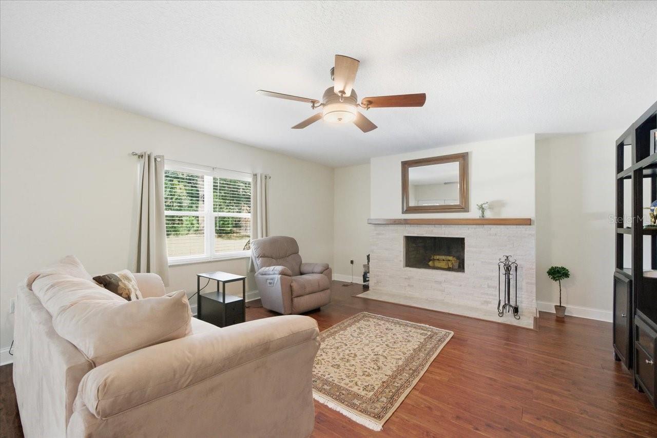 Image 10 of 56 For 4639 Glenside Circle