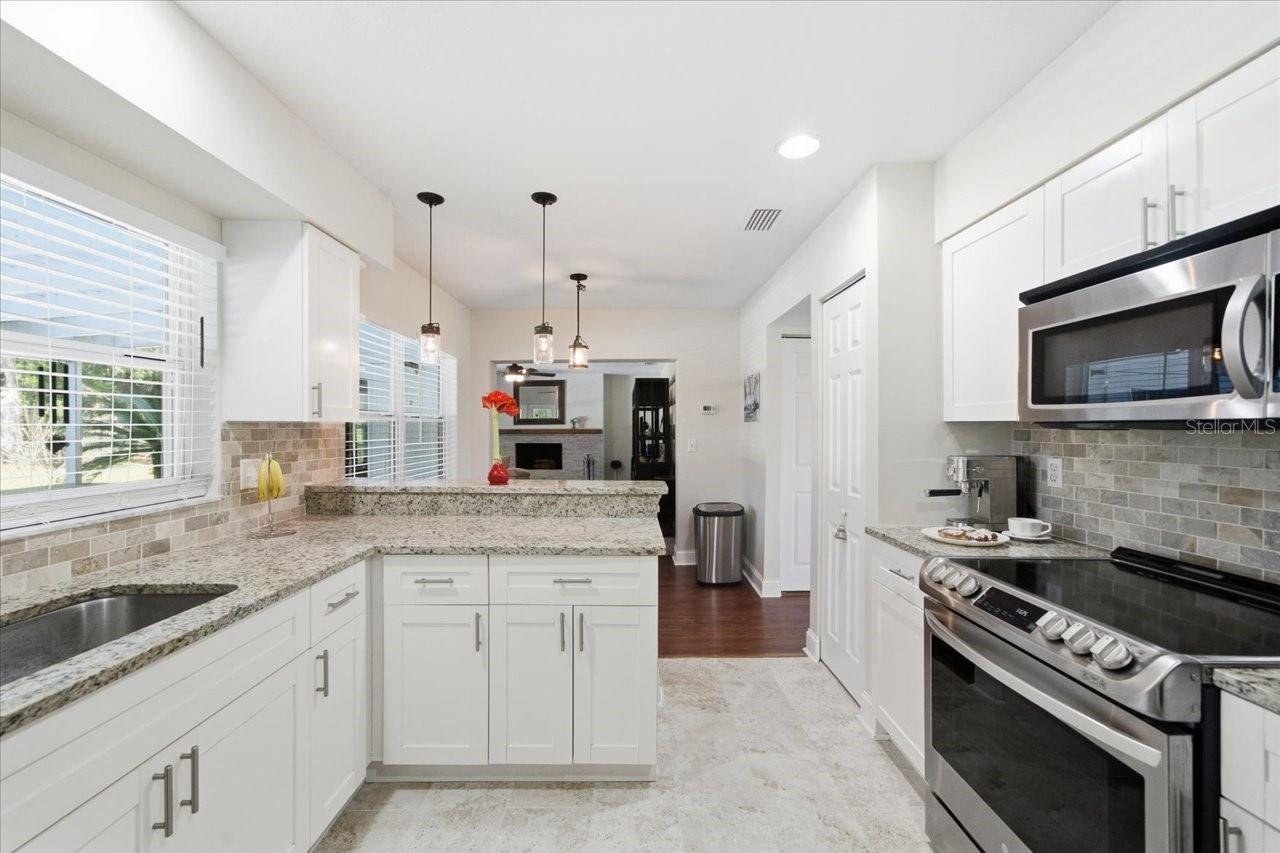 Image 14 of 56 For 4639 Glenside Circle