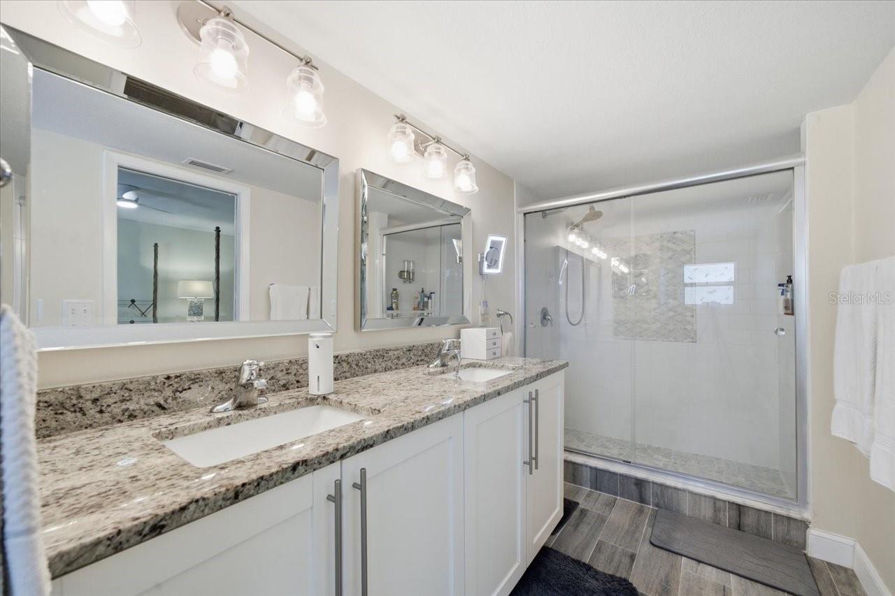 Image 29 of 56 For 4639 Glenside Circle