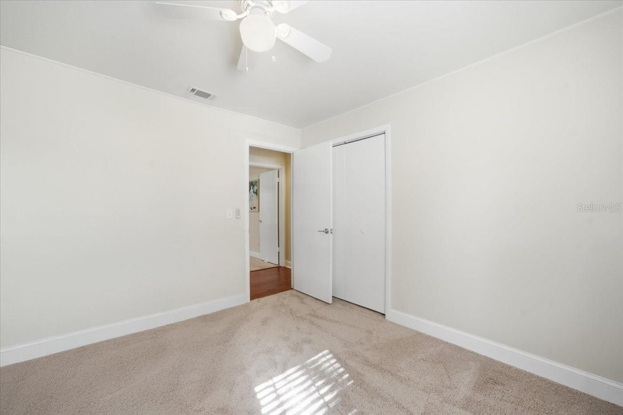 Image 32 of 56 For 4639 Glenside Circle