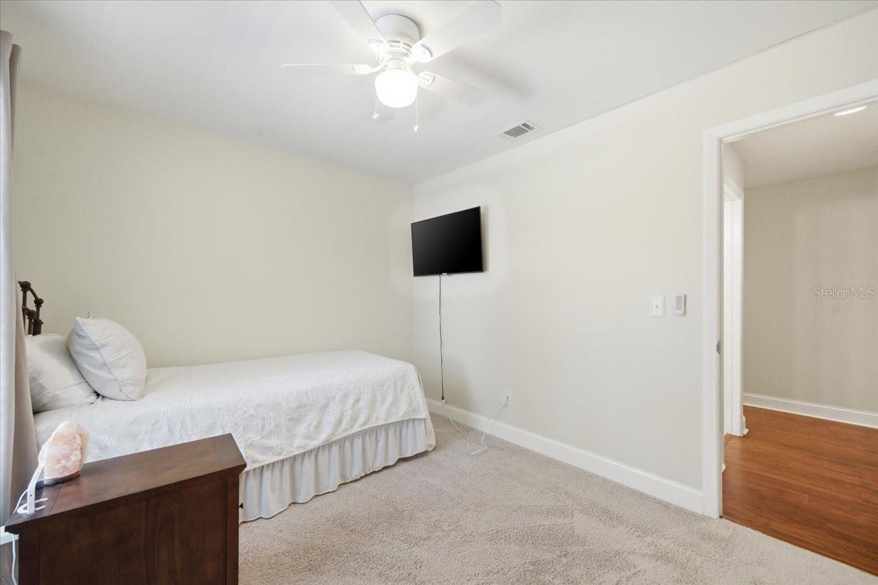 Image 37 of 56 For 4639 Glenside Circle