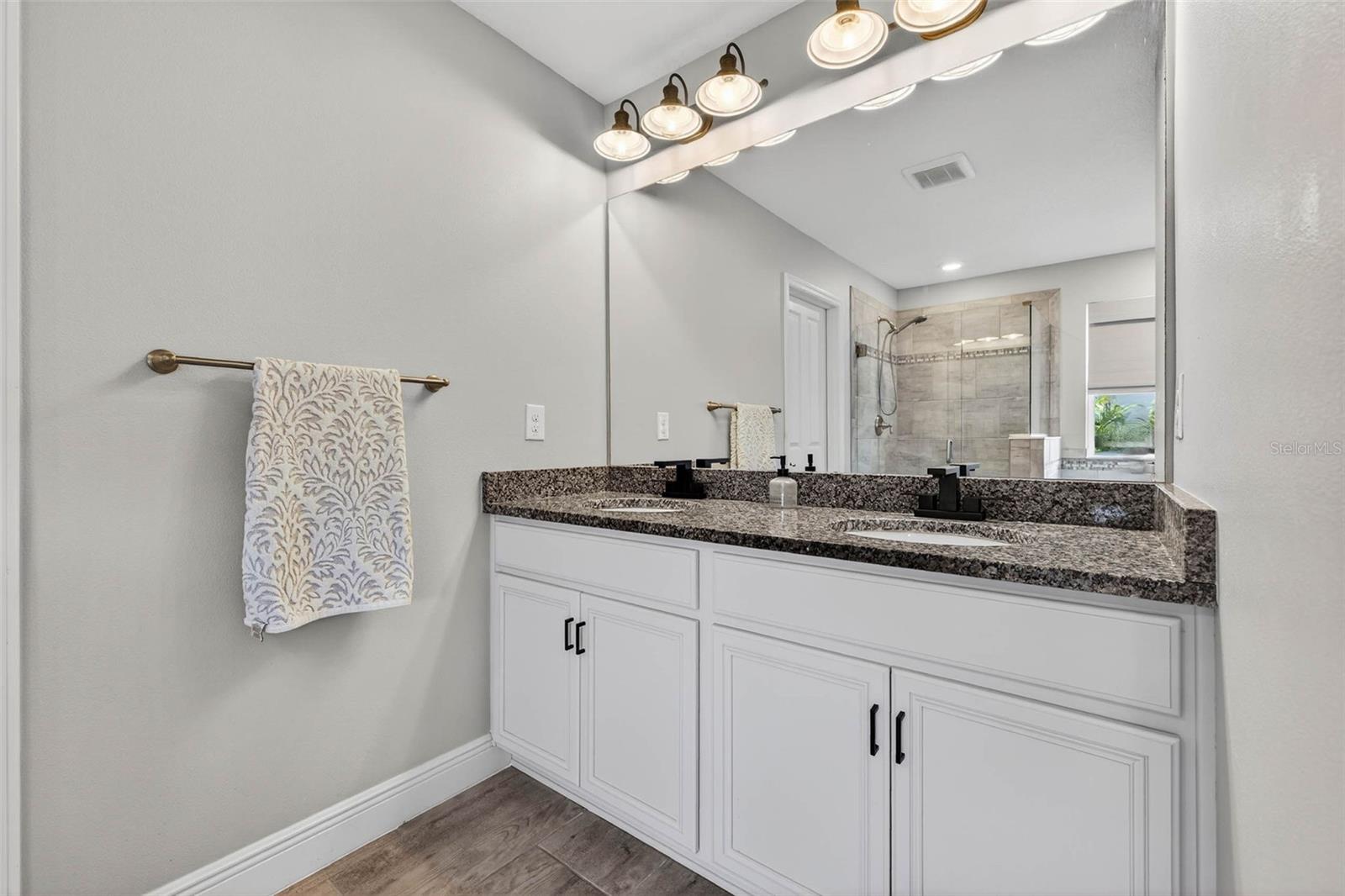 Image 27 of 41 For 5833 Pummelo Lane