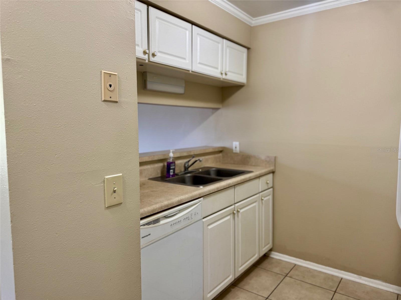 Image 5 of 19 For 14313 Hanging Moss Circle 201